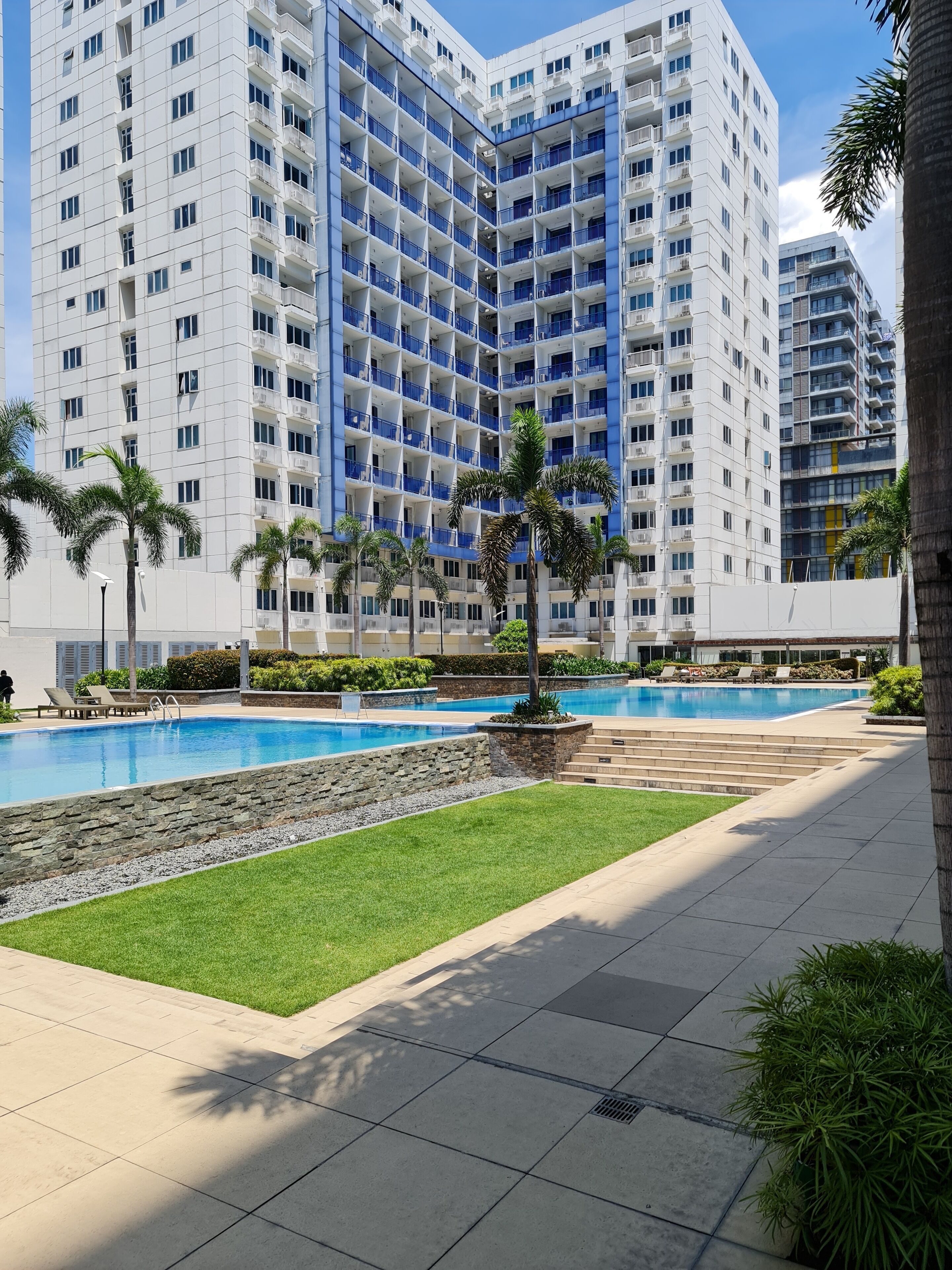Sea Residences - Condo R Us 3*