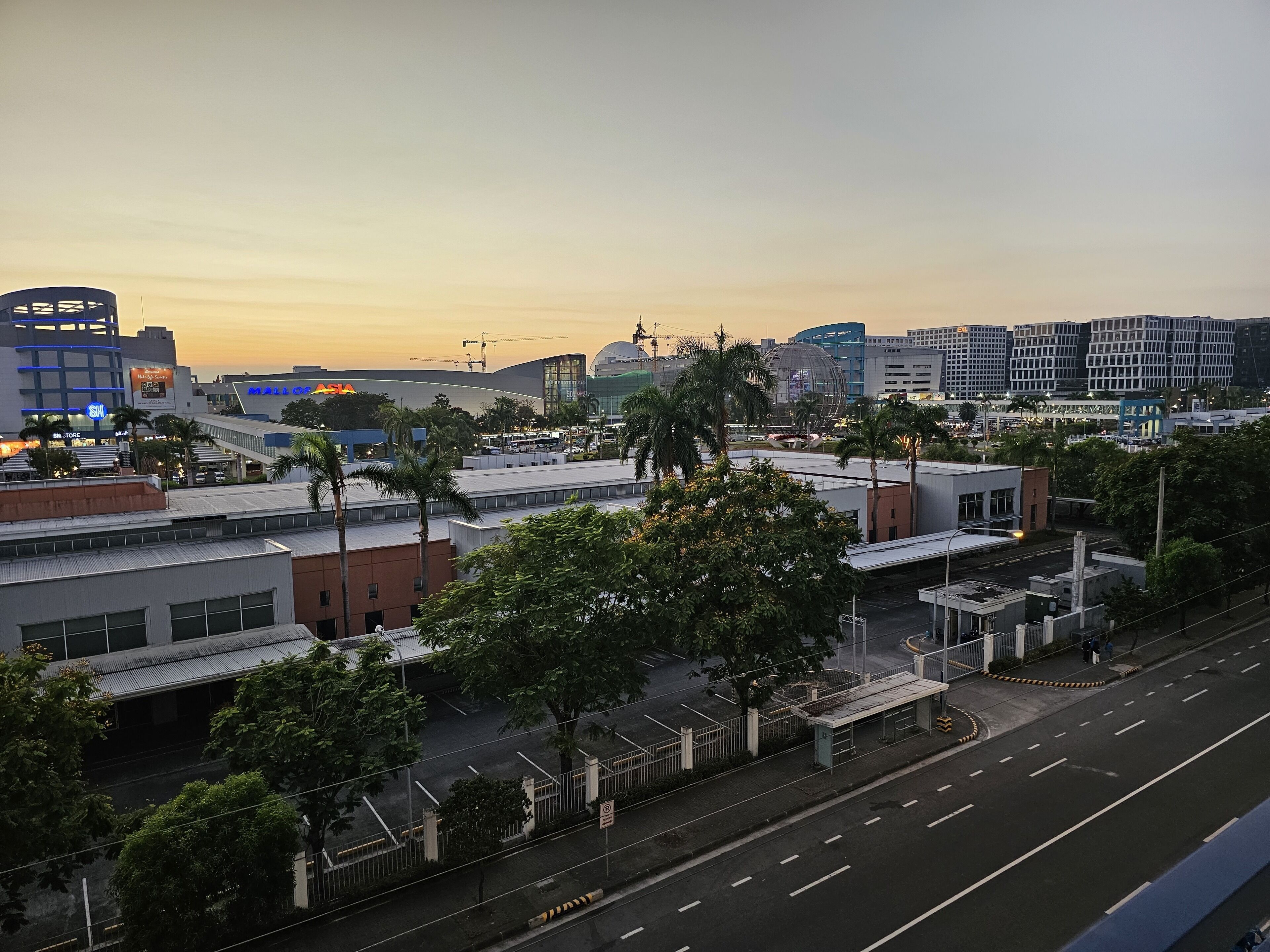 Sea Residences - Condo R Us 3*