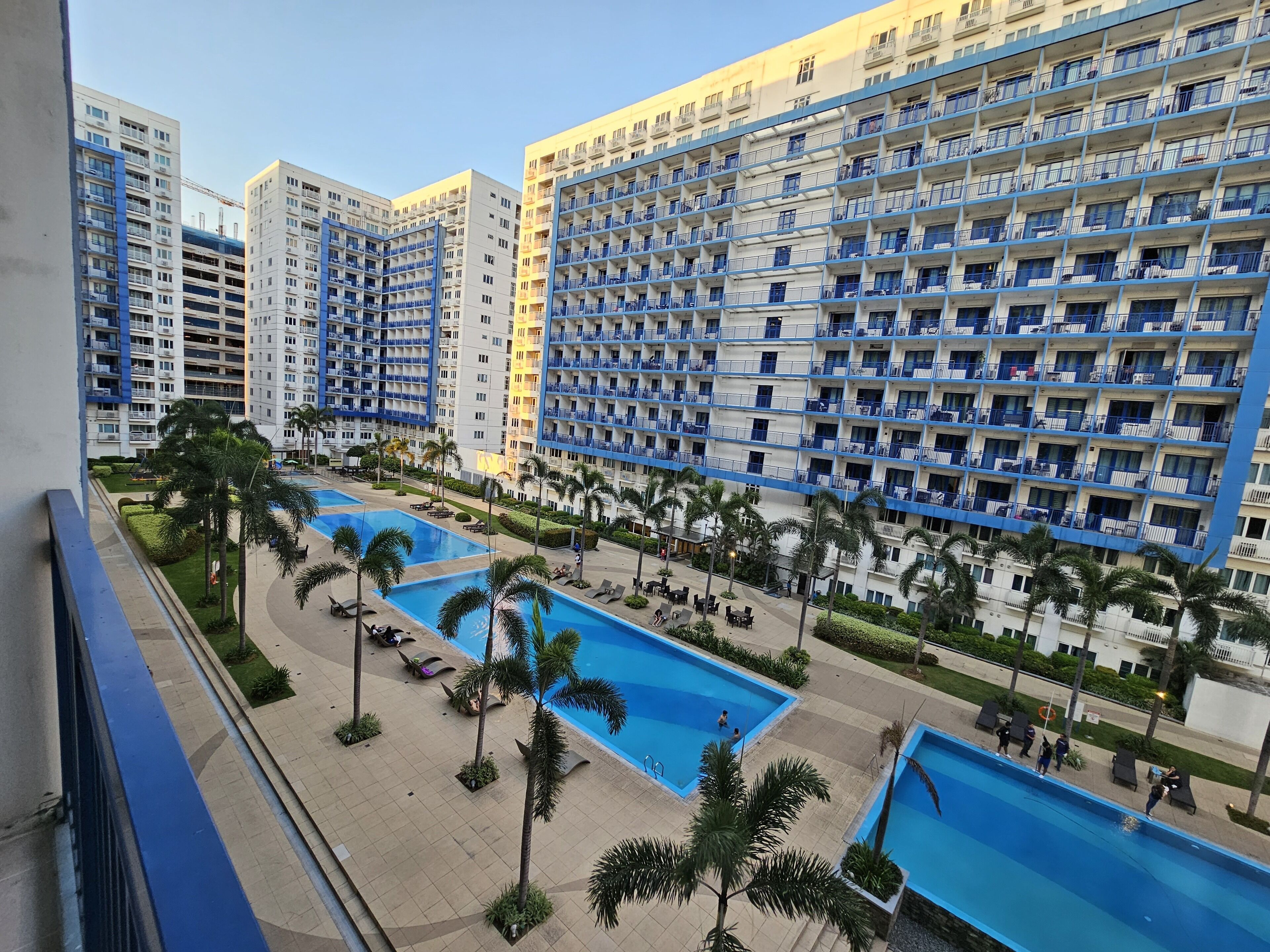 Sea Residences - Condo R Us 3*