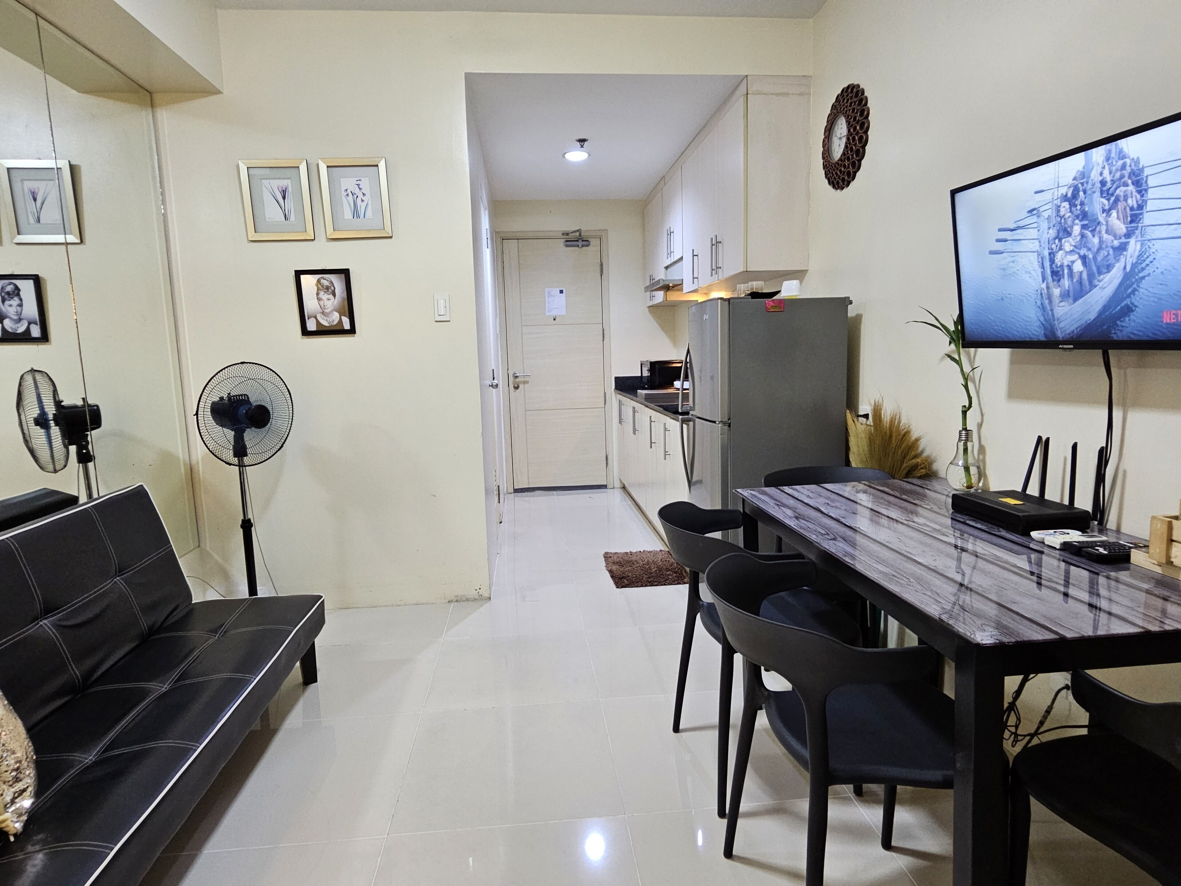 Sea Residences - Condo R Us 3*