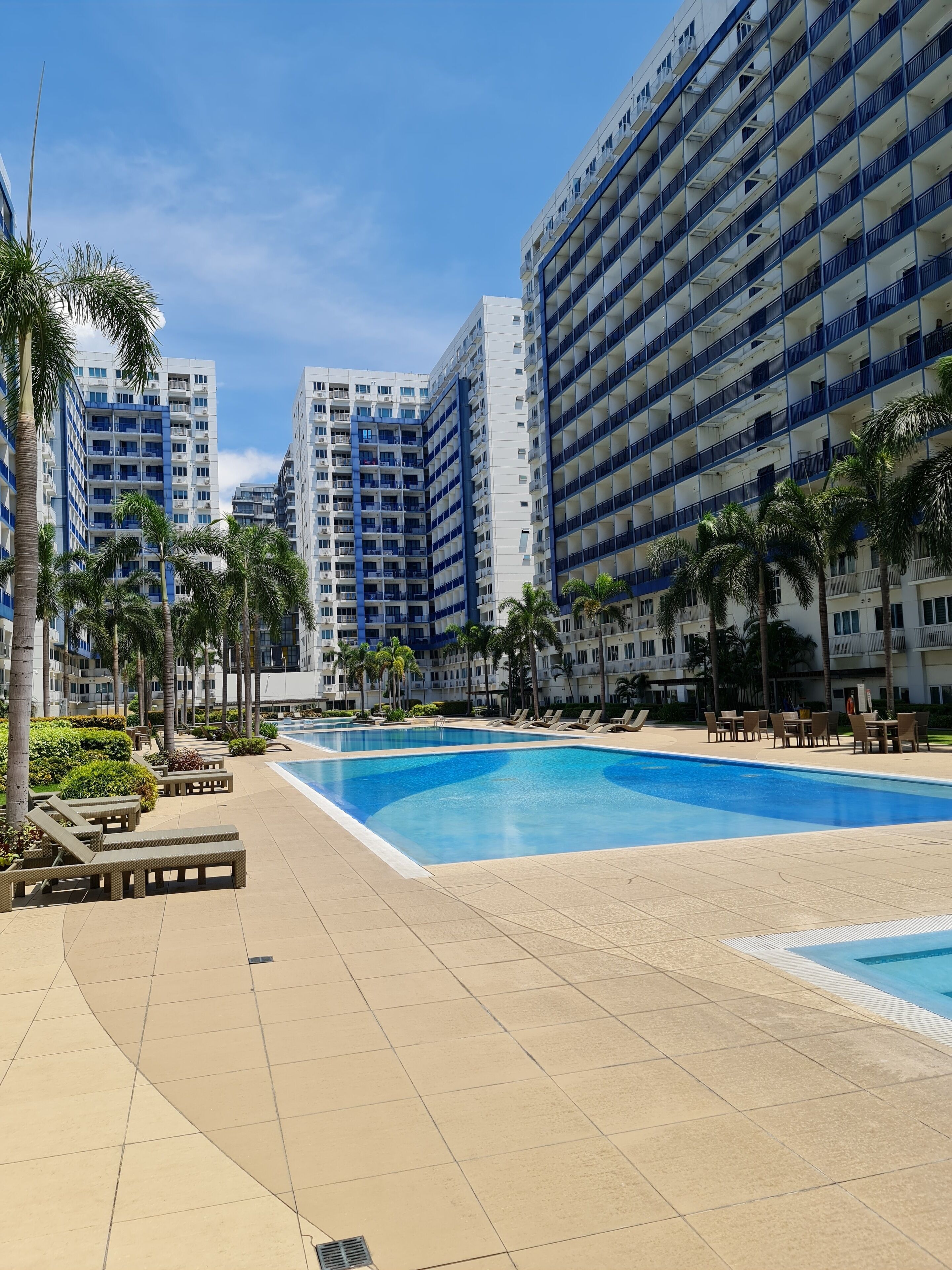 Sea Residences - Condo R Us 3*