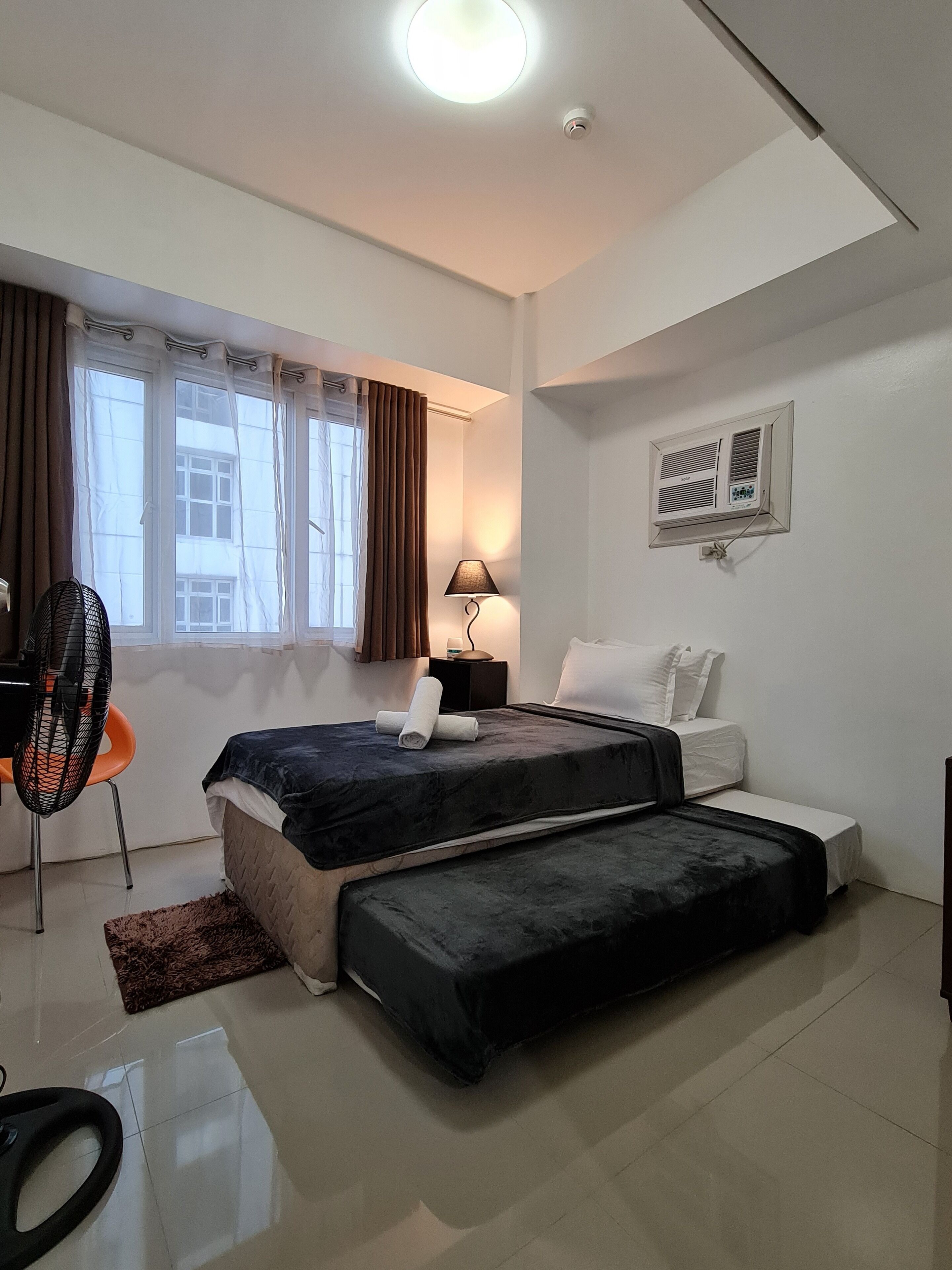 Sea Residences - Condo R Us 3*