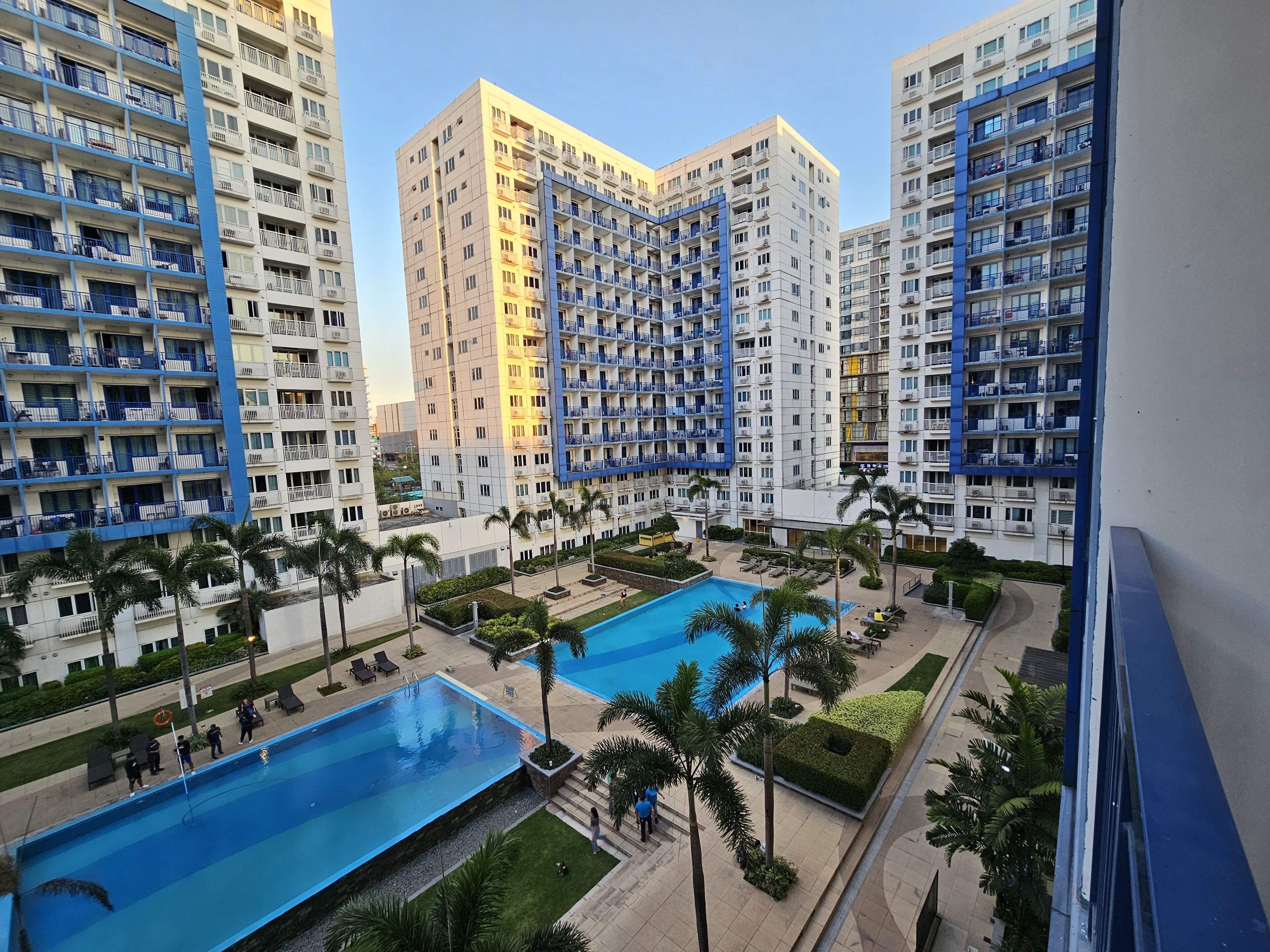 Sea Residences - Condo R Us 3*