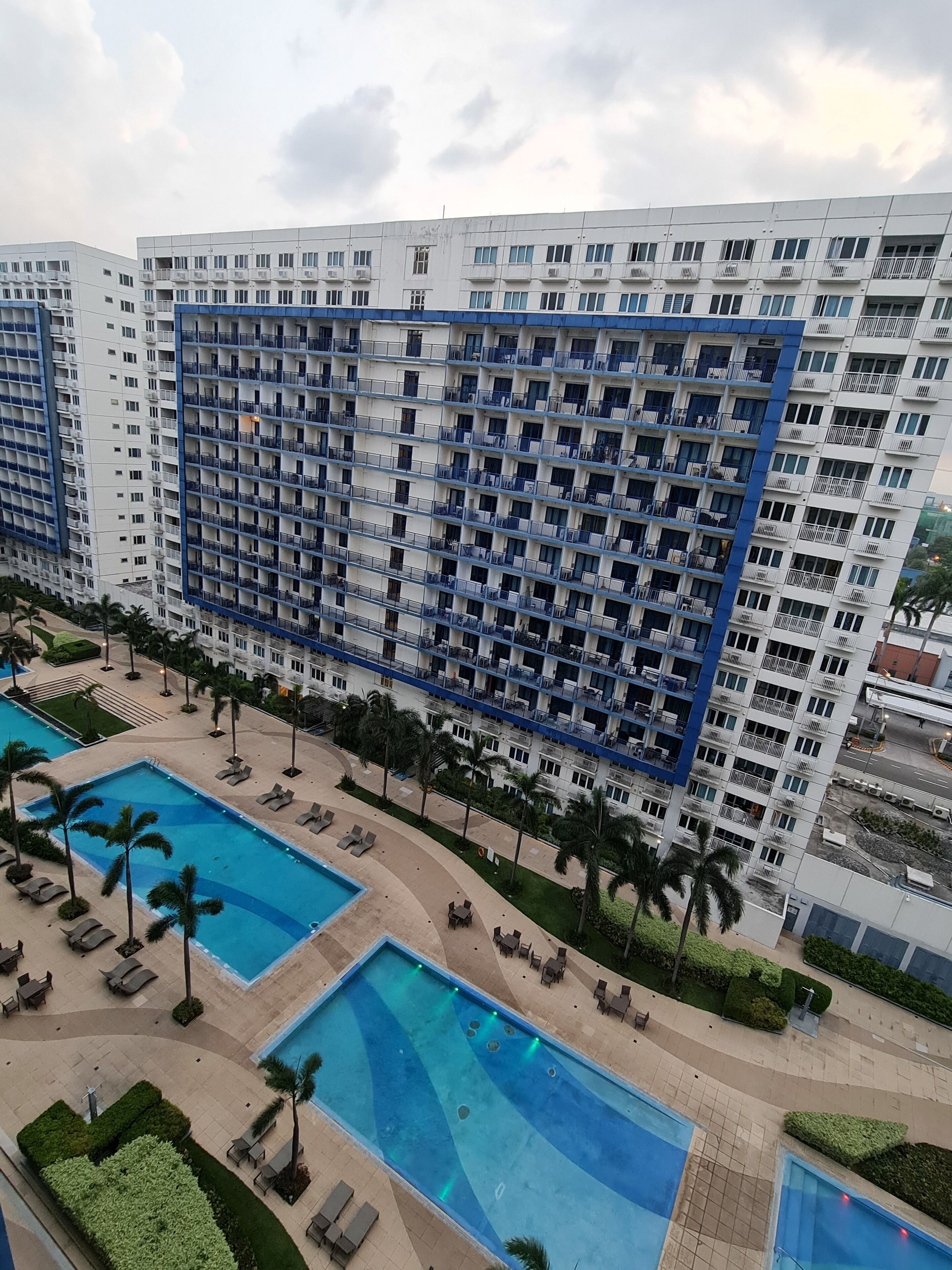 Sea Residences - Condo R Us 3*