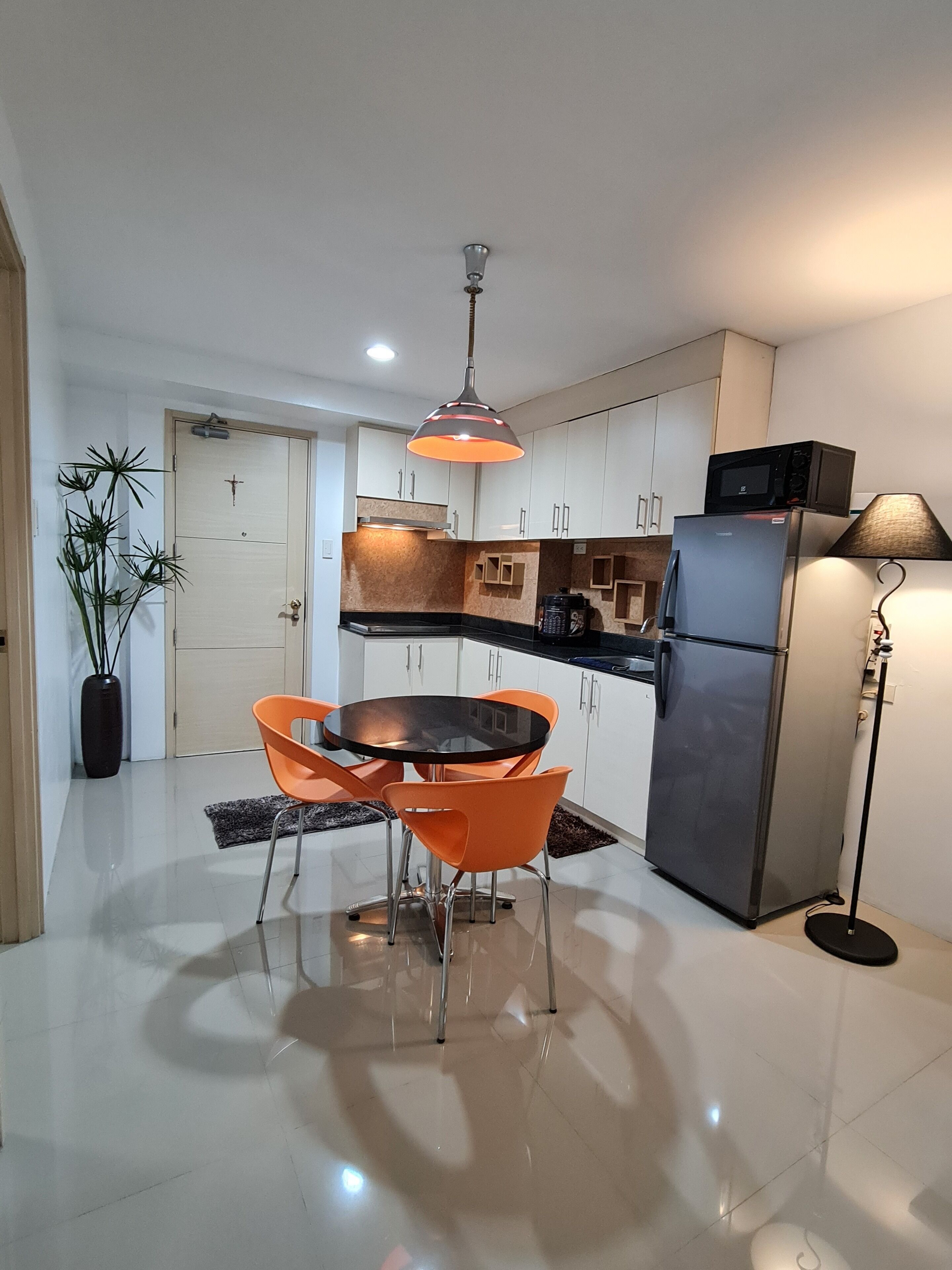 Sea Residences - Condo R Us 3*
