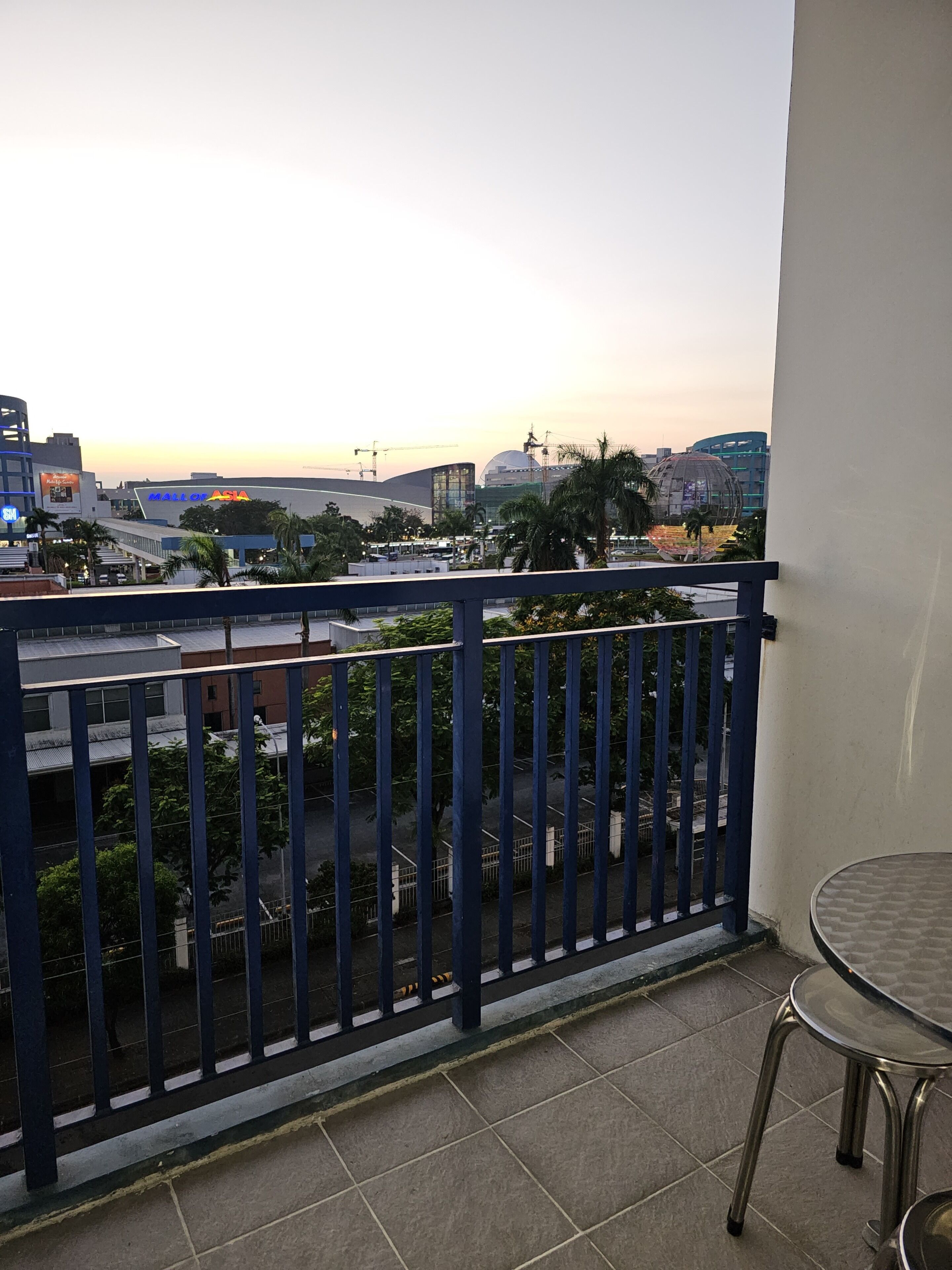 Sea Residences - Condo R Us 3*