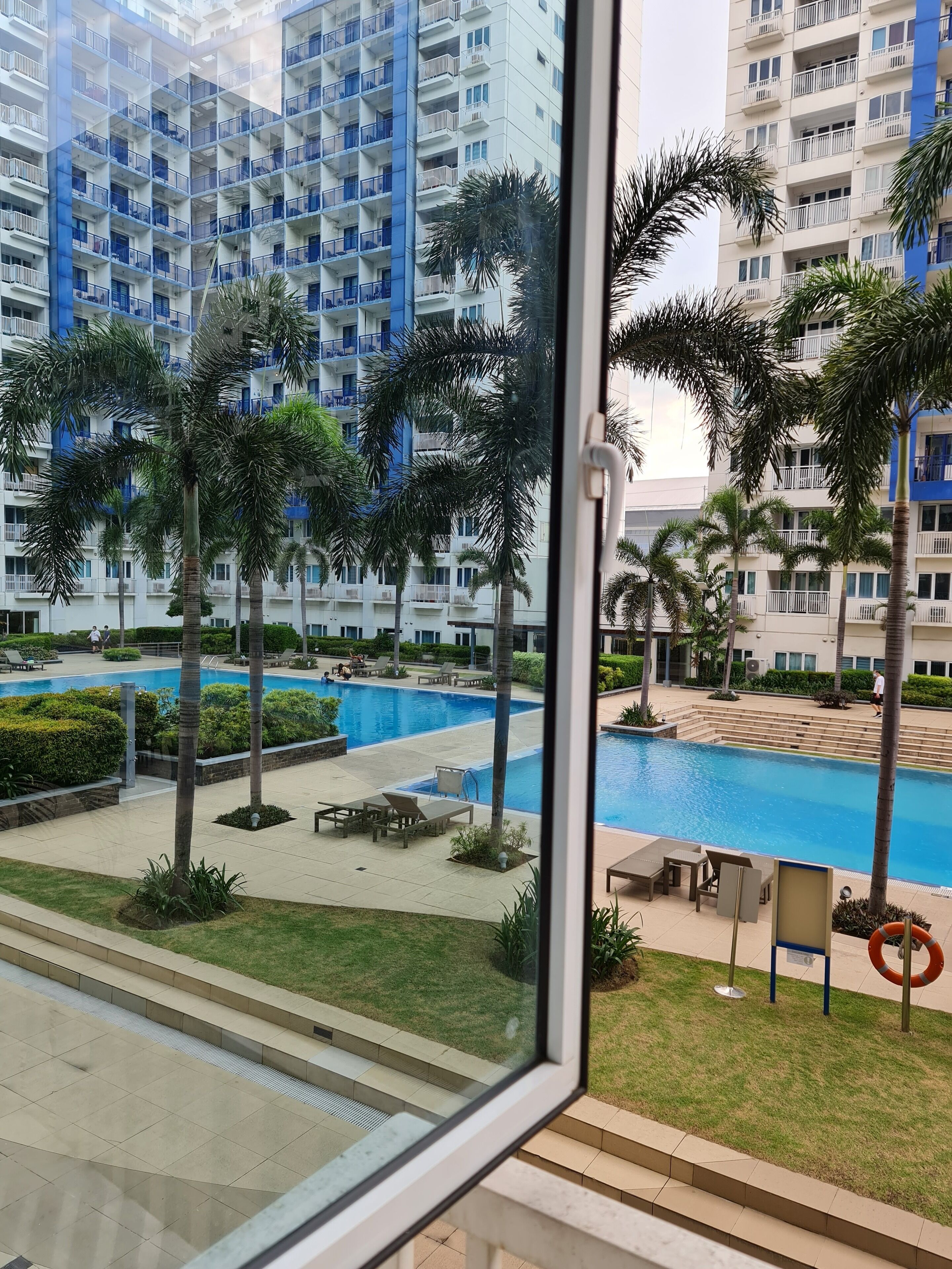 Sea Residences - Condo R Us 3*