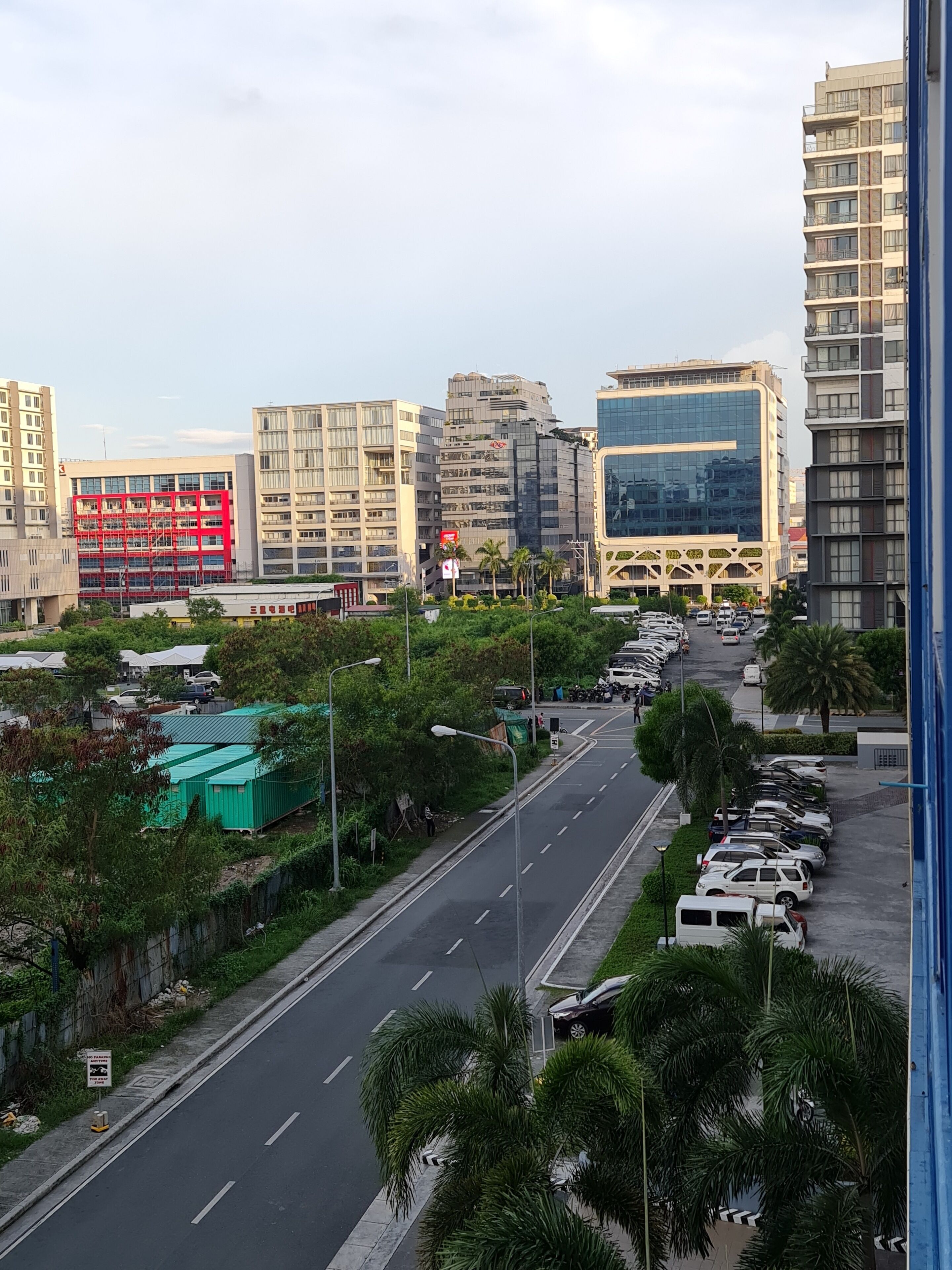 Sea Residences - Condo R Us 3*