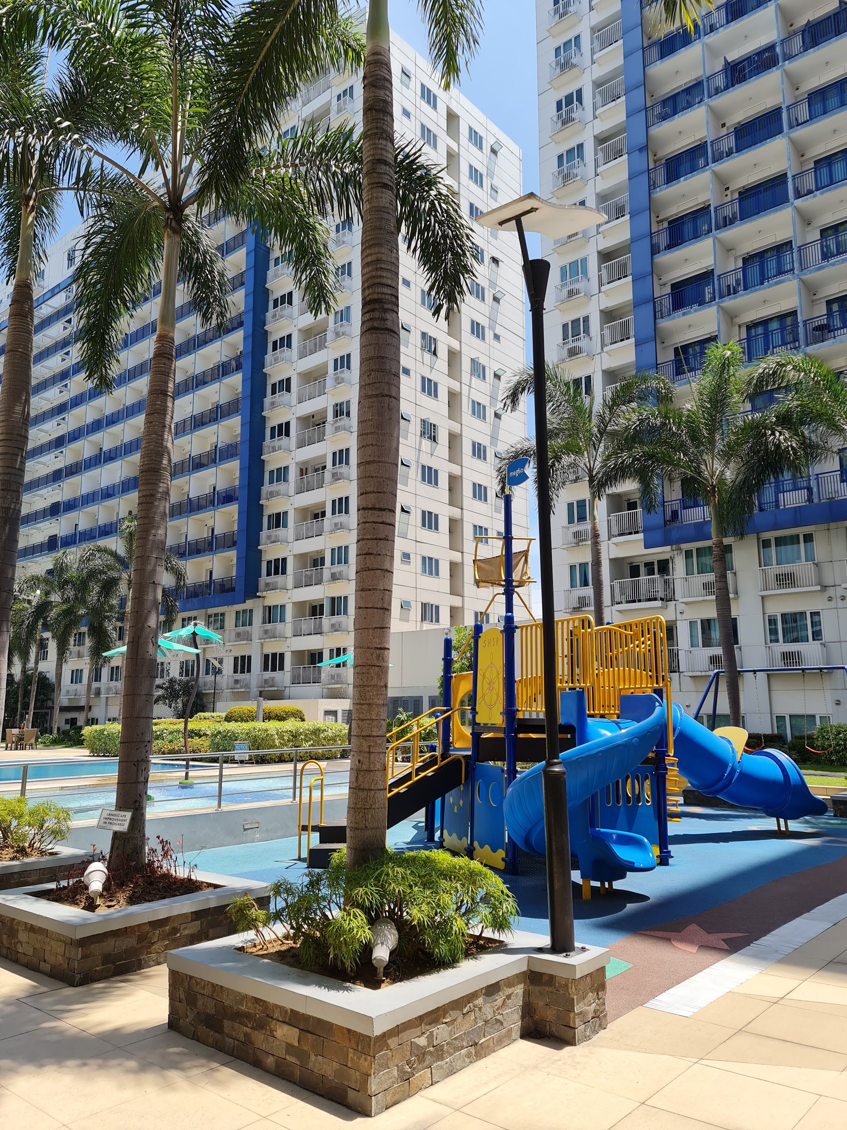 Sea Residences - Condo R Us 3*