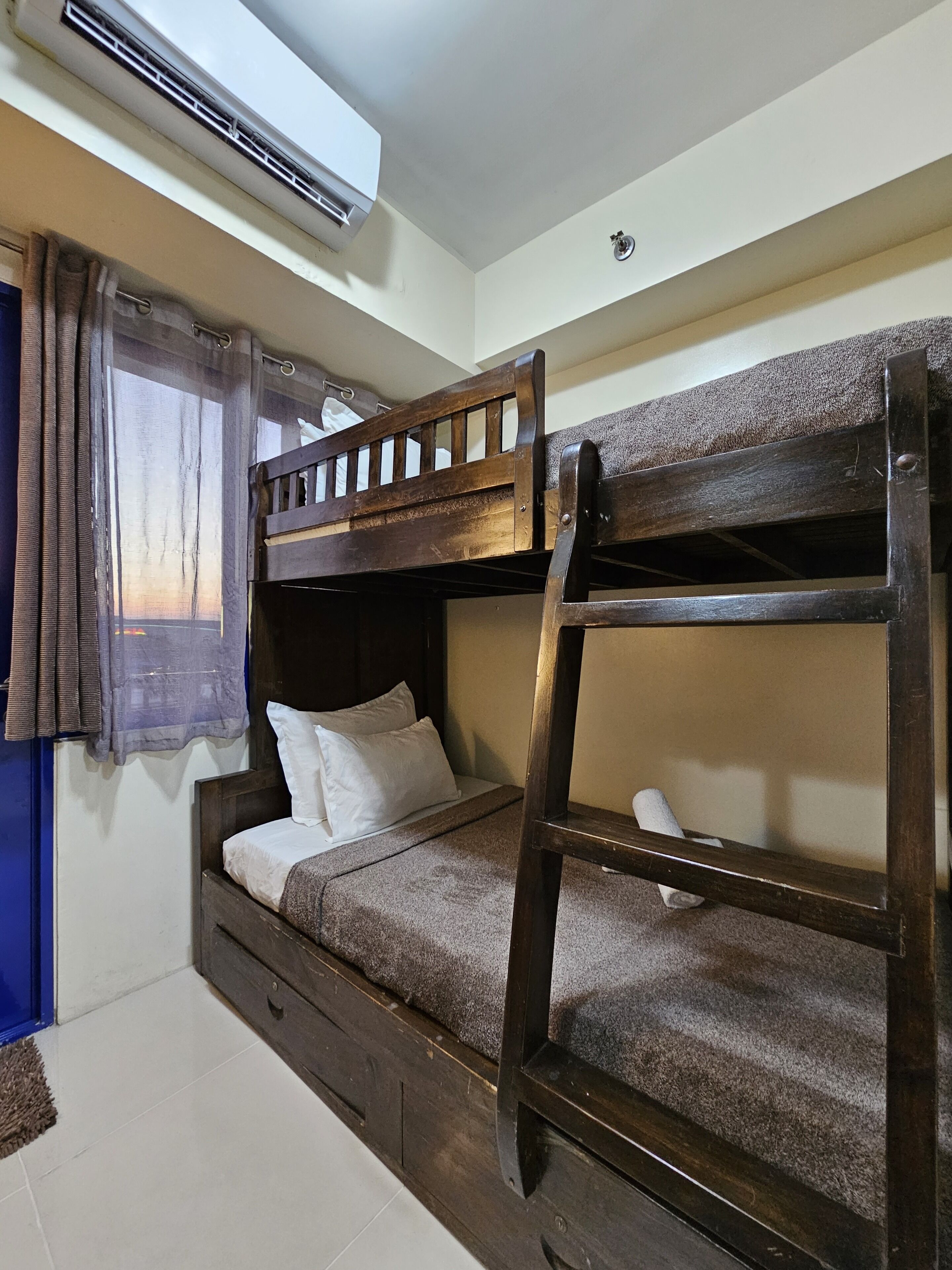 Sea Residences - Condo R Us 3*