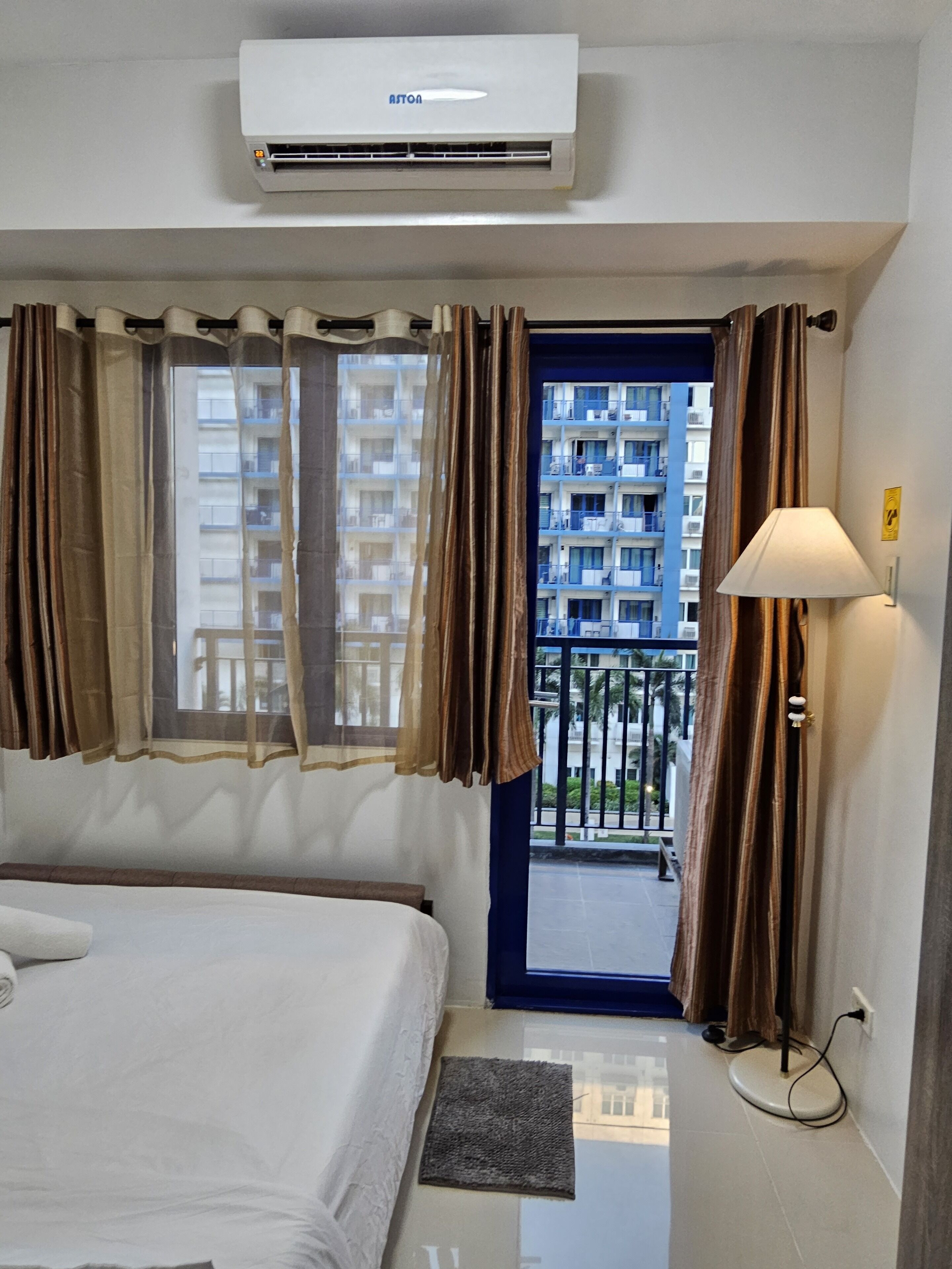 Sea Residences - Condo R Us 3*