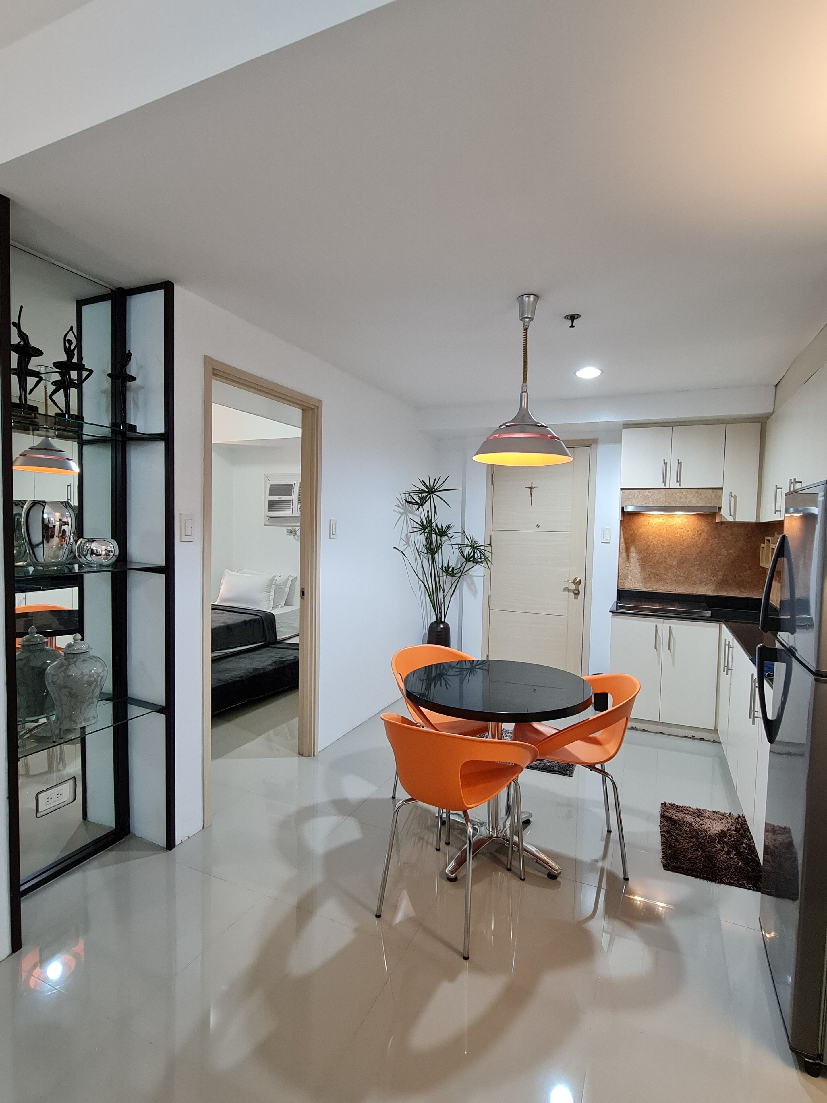 Sea Residences - Condo R Us 3*