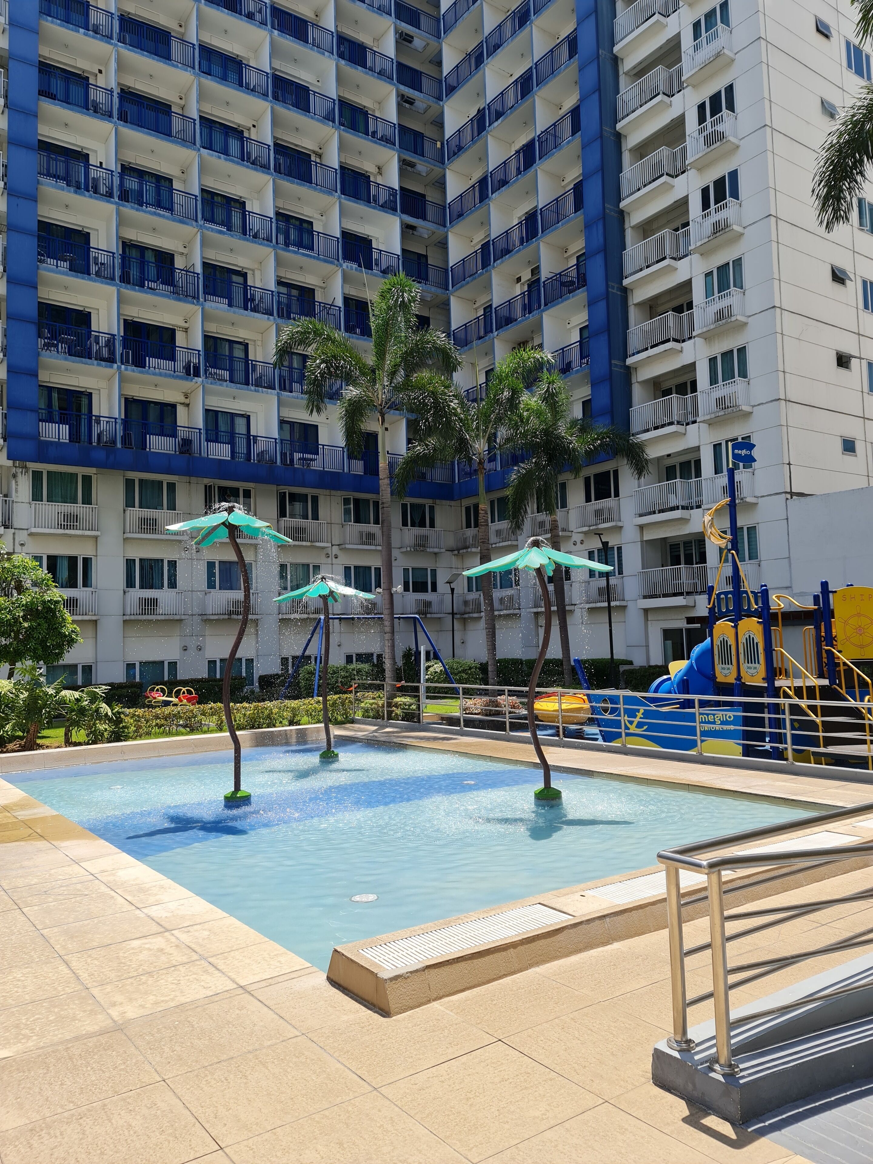 Sea Residences - Condo R Us 3*