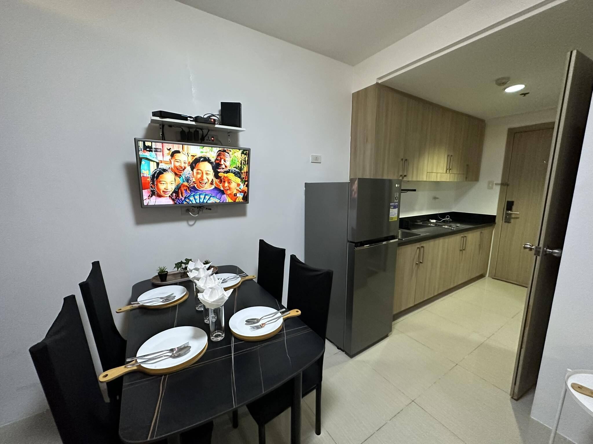 Shore Residences Stays by PBYY 3*