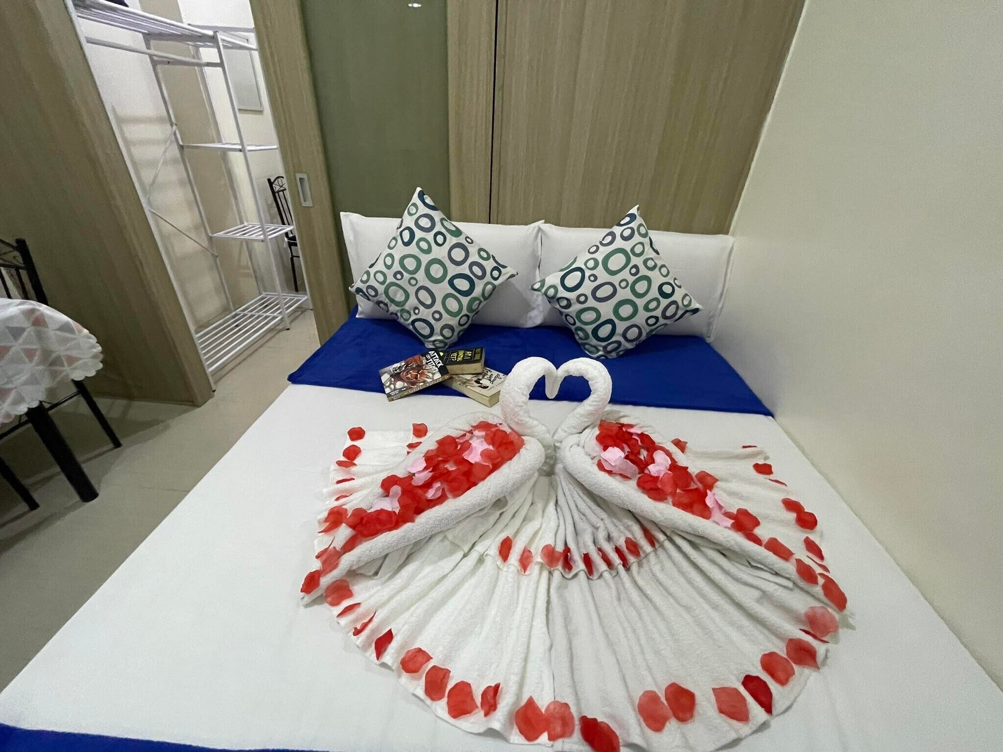 Shore Residences Stays by PBYY 3*