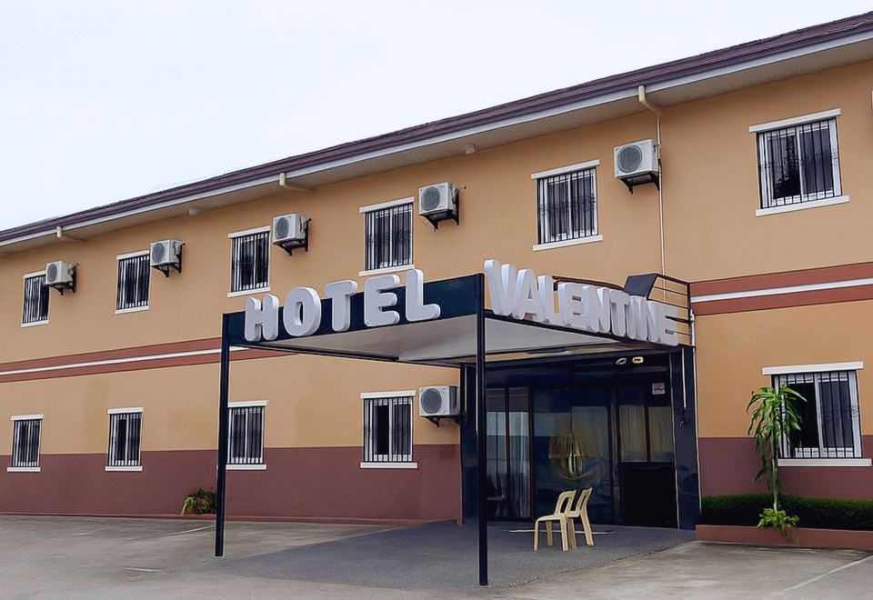 Valentine Hotel Angeles City managed by Cocotel 3*