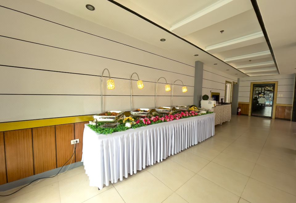 Valentine Hotel Angeles City managed by Cocotel 3*