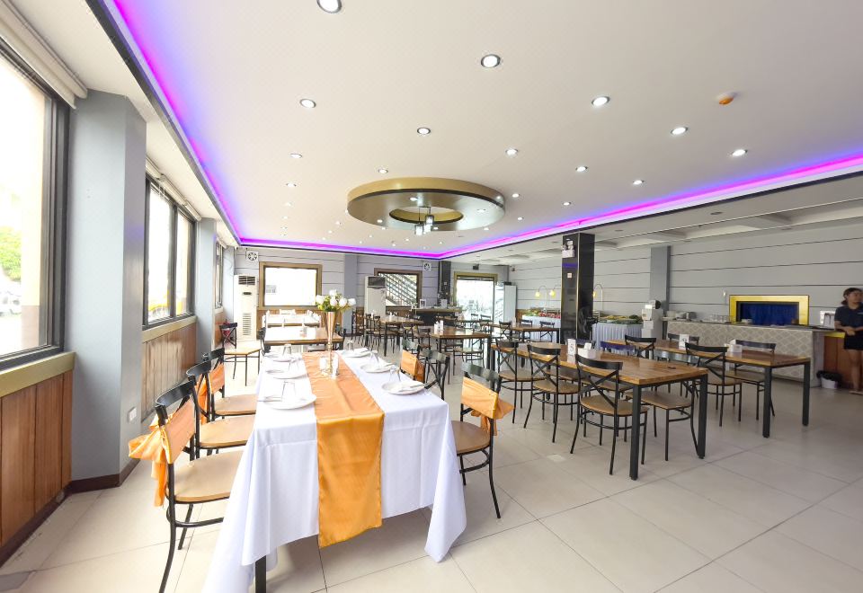 Valentine Hotel Angeles City managed by Cocotel 3*