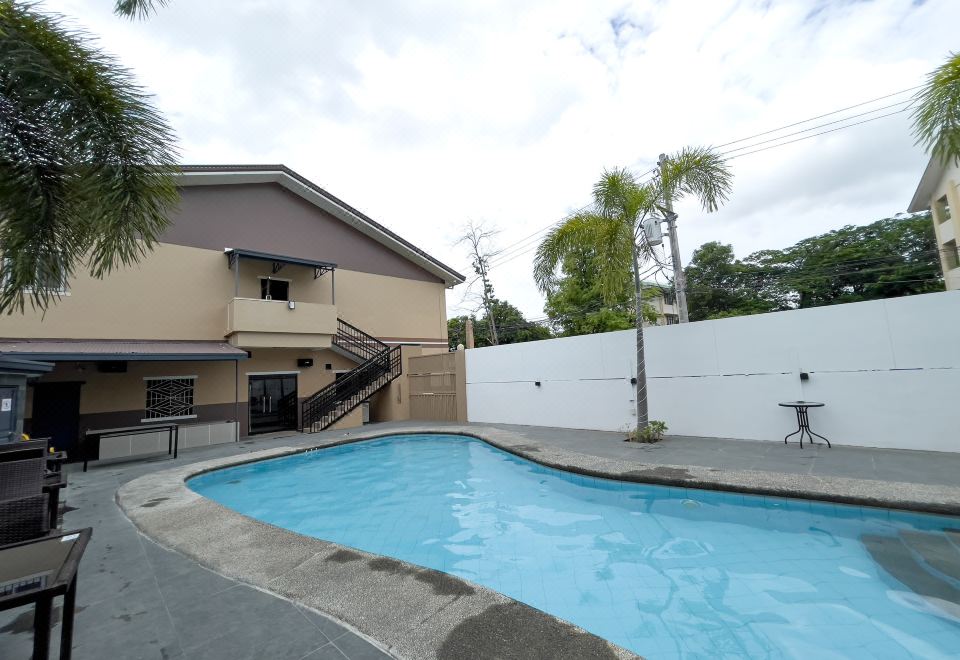 Valentine Hotel Angeles City managed by Cocotel 3*