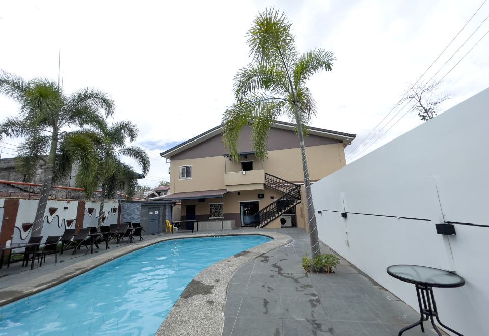 Valentine Hotel Angeles City managed by Cocotel 3*
