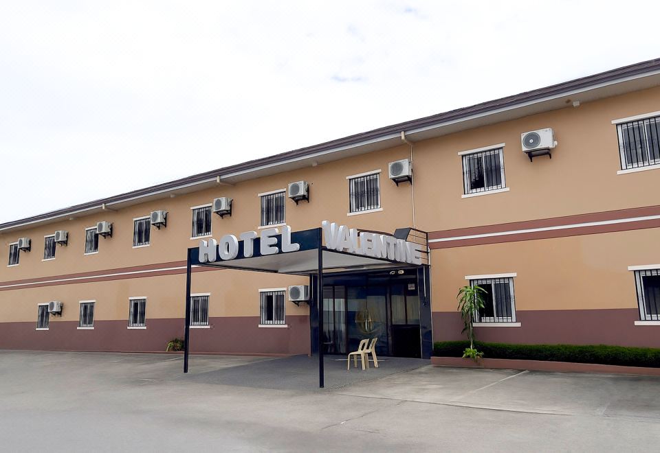 Valentine Hotel Angeles City managed by Cocotel 3*