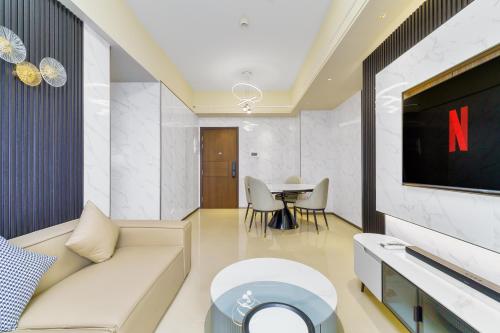 Bayshore Luxe by Prime 2*