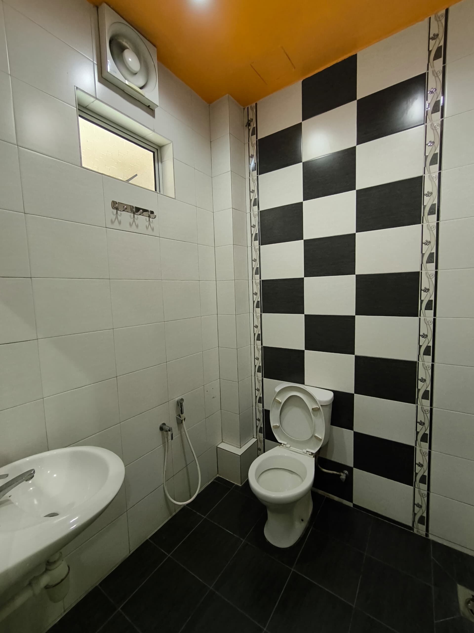 OYO 1128 W Sangco Building Leasing 2*