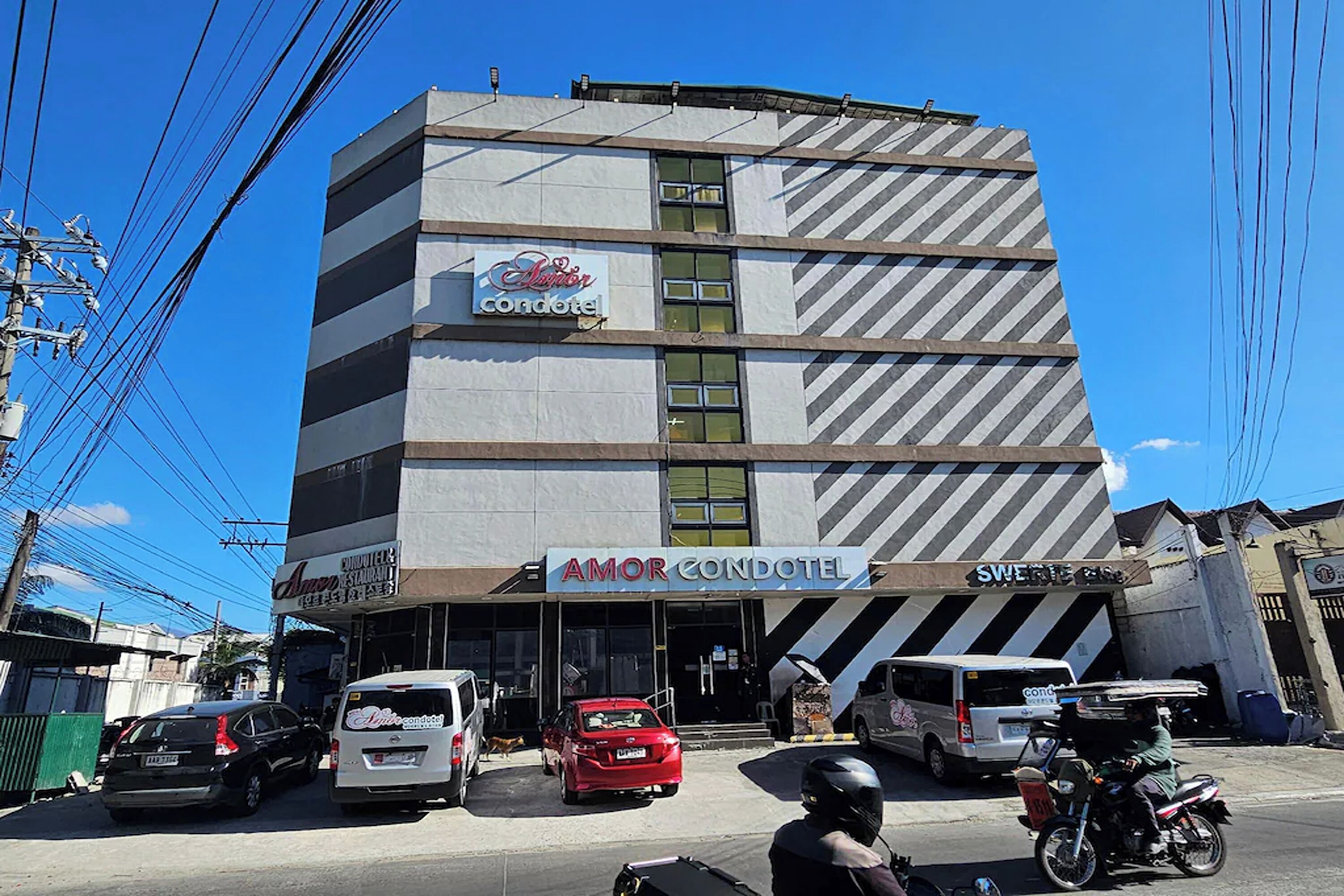 Aimor Condotel near SM City Clark 2*