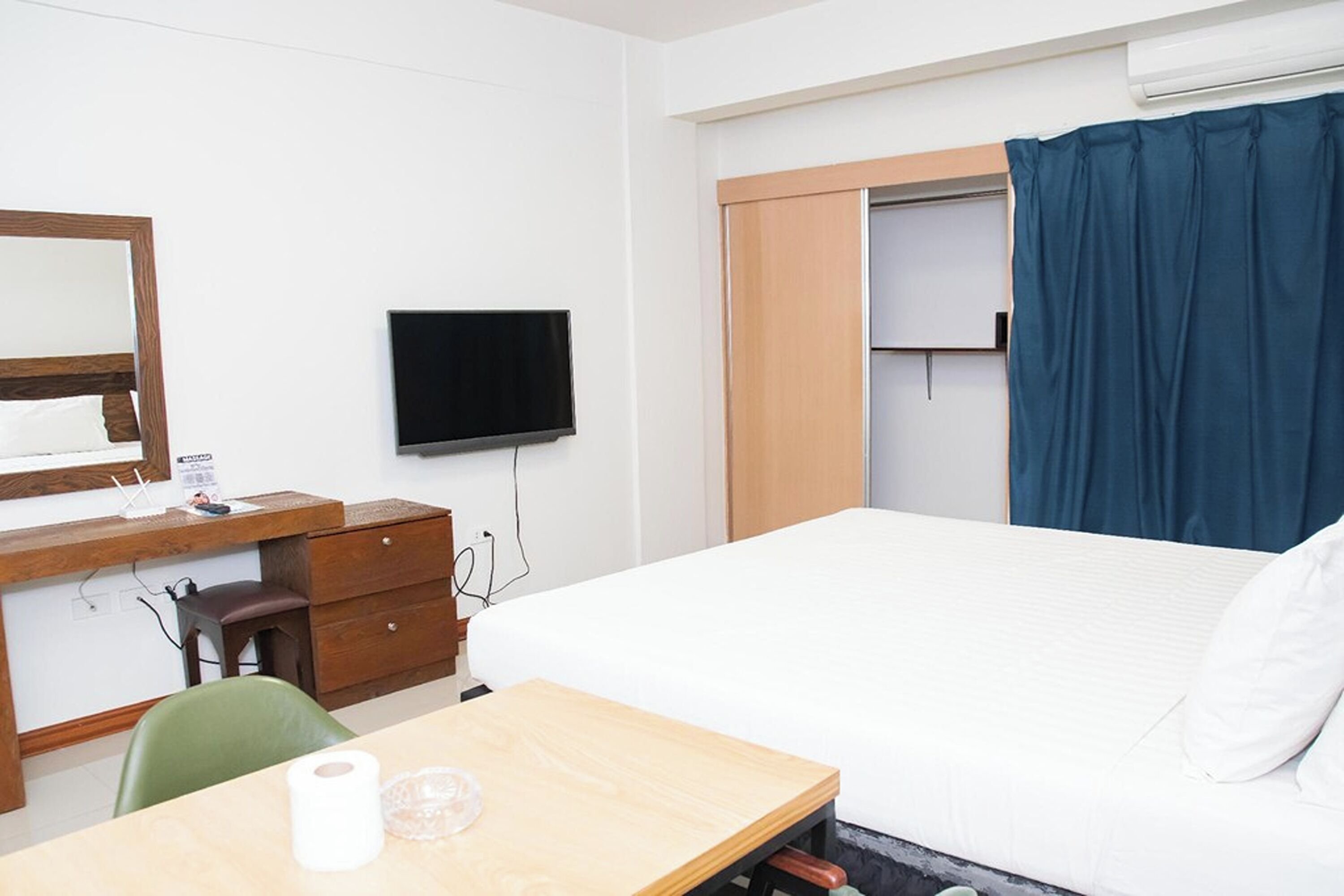 Aimor Condotel near SM City Clark 2*