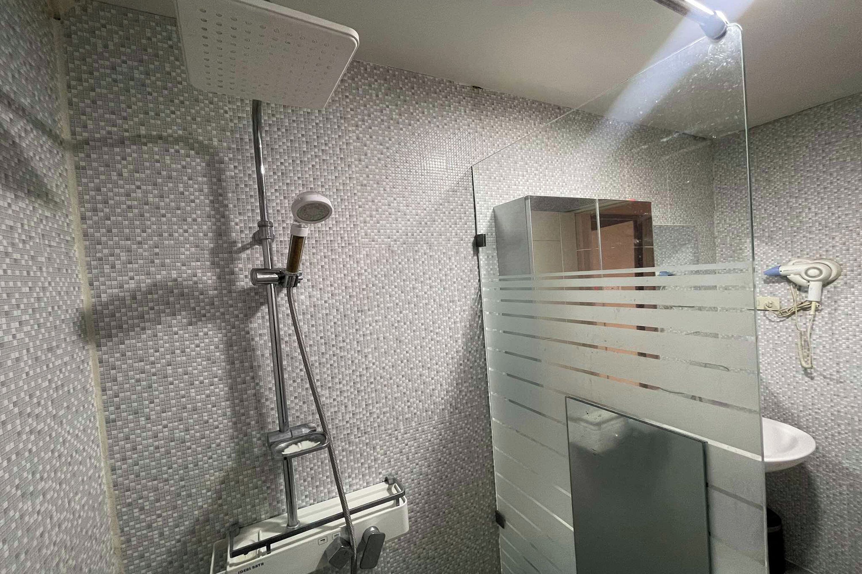 Aimor Condotel near SM City Clark 2*