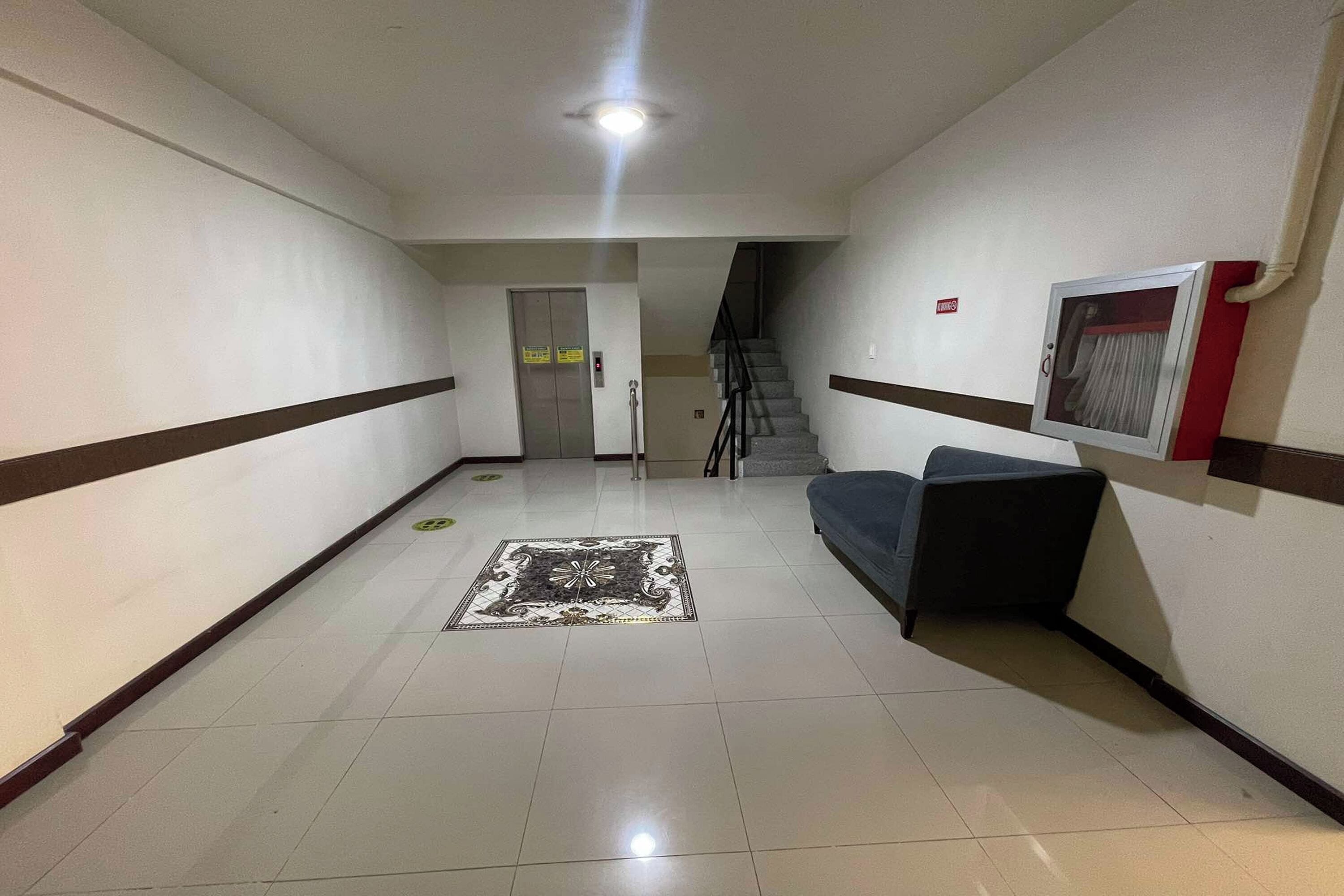 Aimor Condotel near SM City Clark 2*