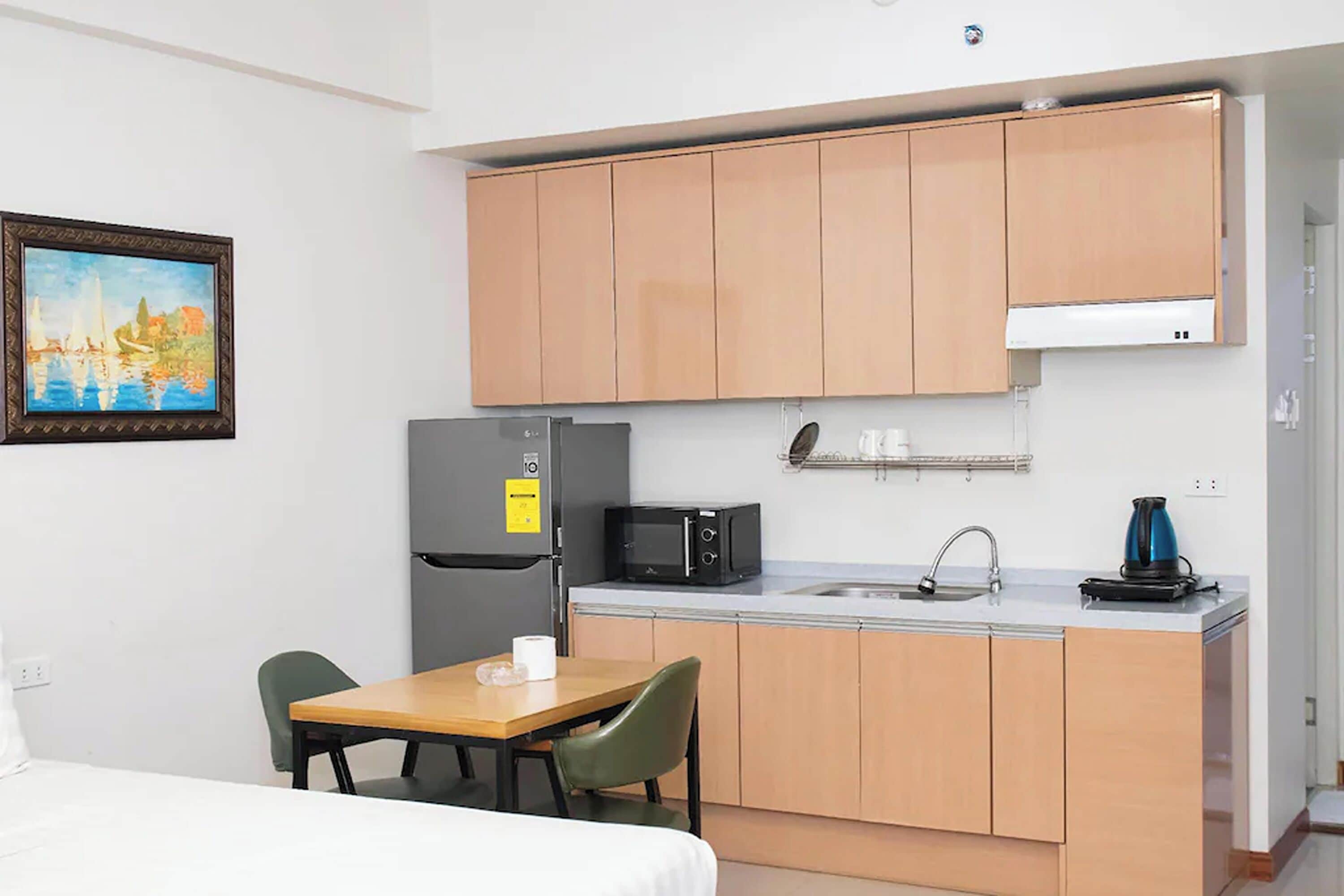 Aimor Condotel near SM City Clark 2*