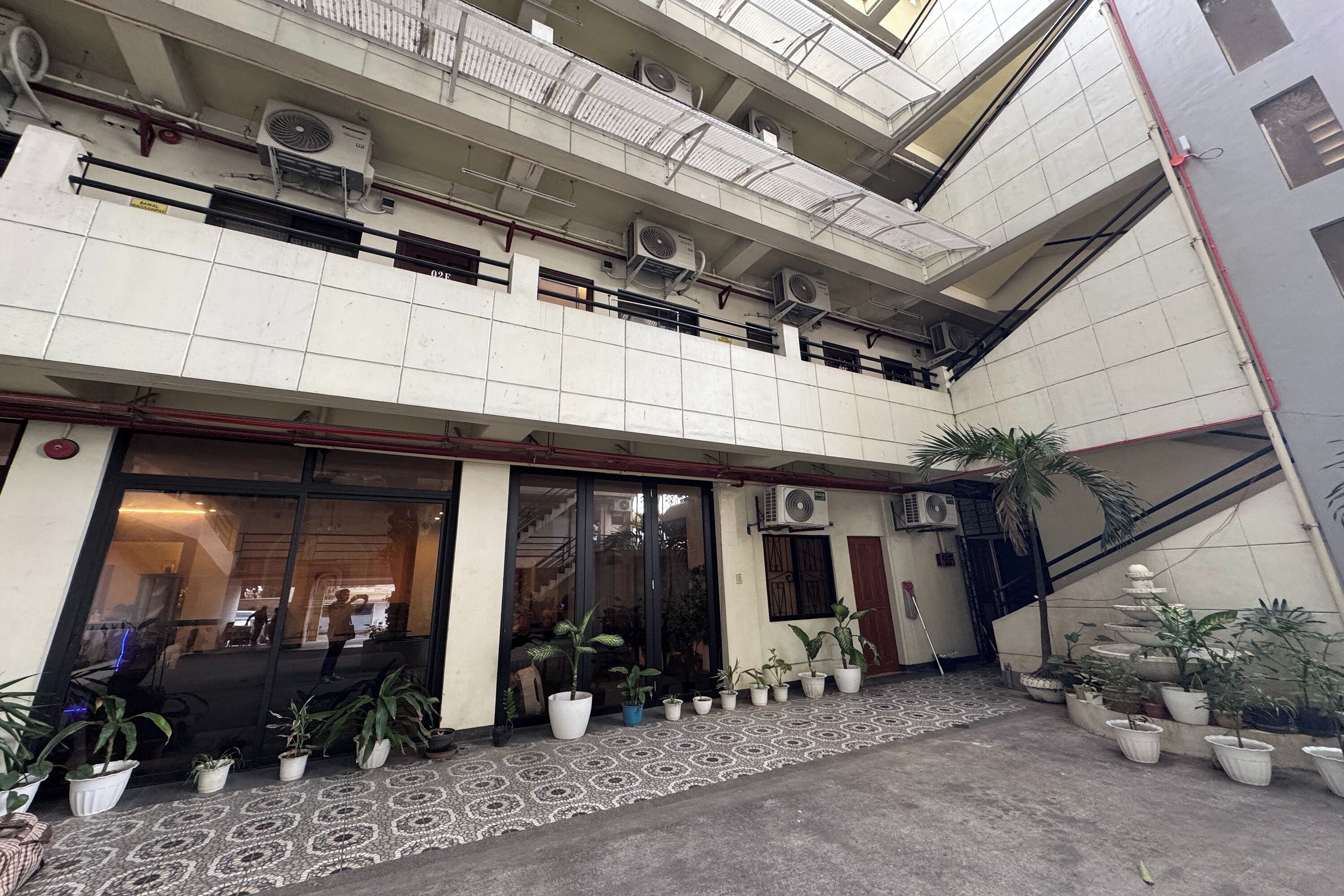 Franca Arcade near Quezon City Circle 2*