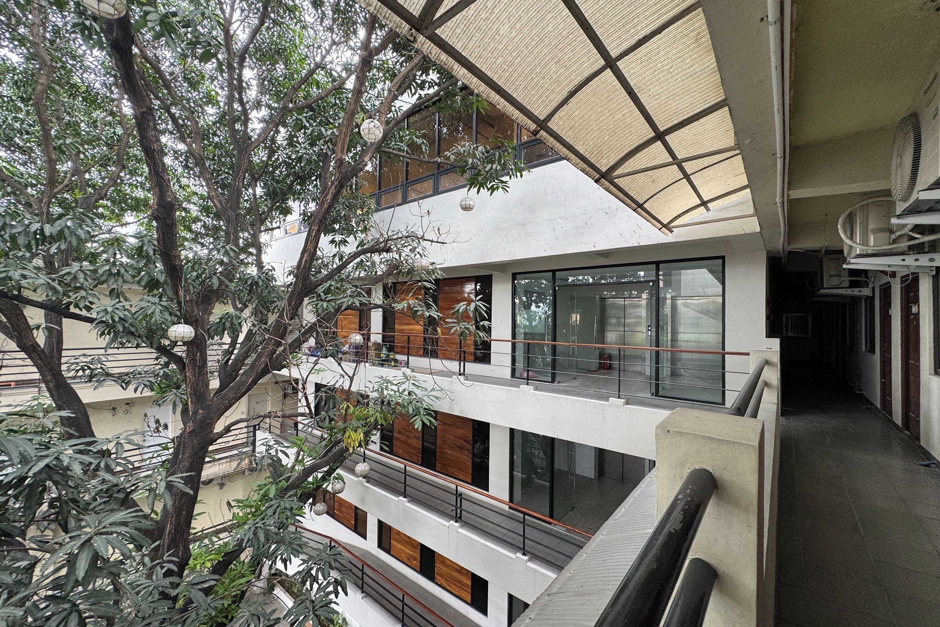 Franca Arcade near Quezon City Circle 2*
