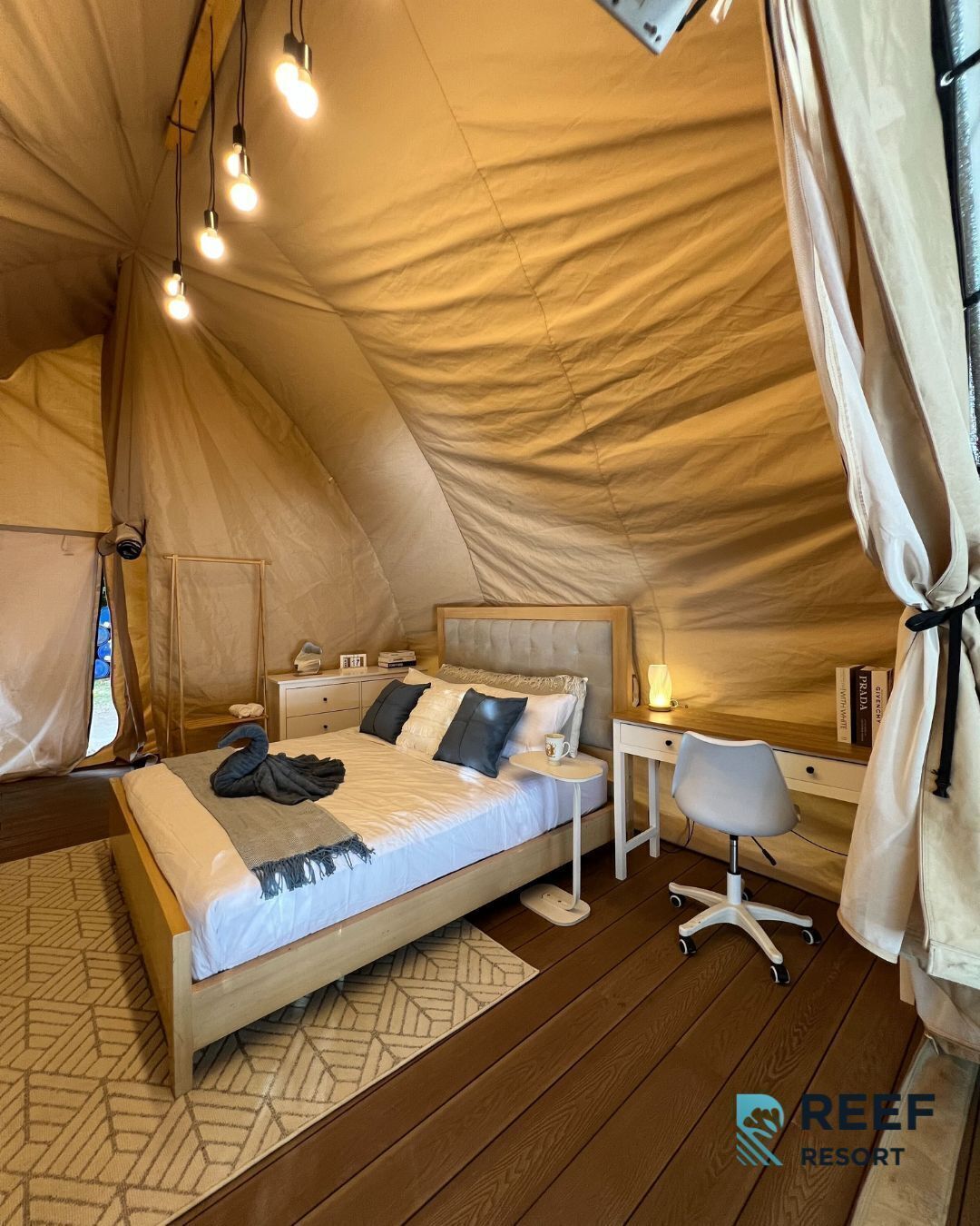 Floating Home in Reef Resort Unit 9 2*