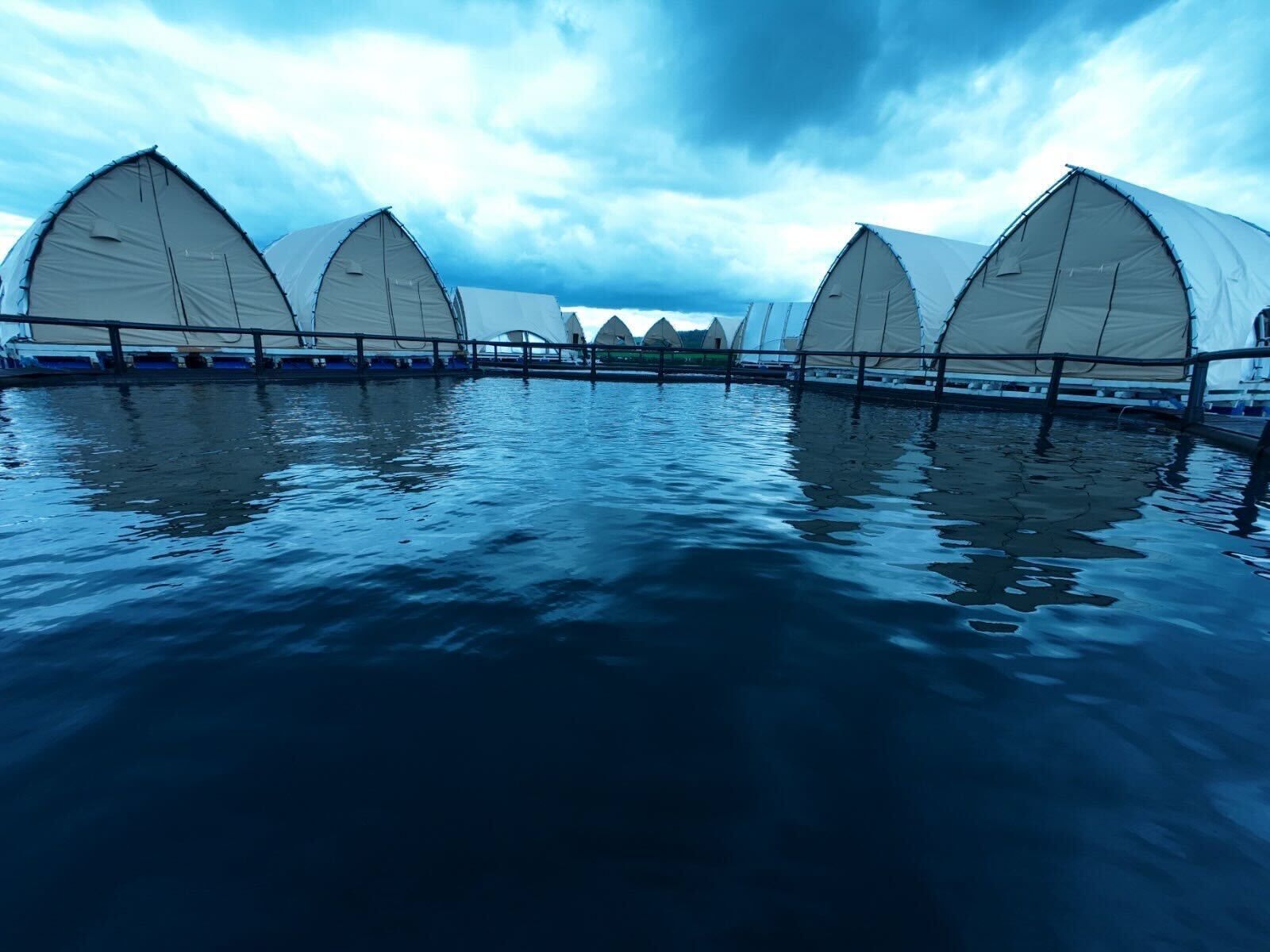 Floating Home in Reef Resort Unit 9 2*