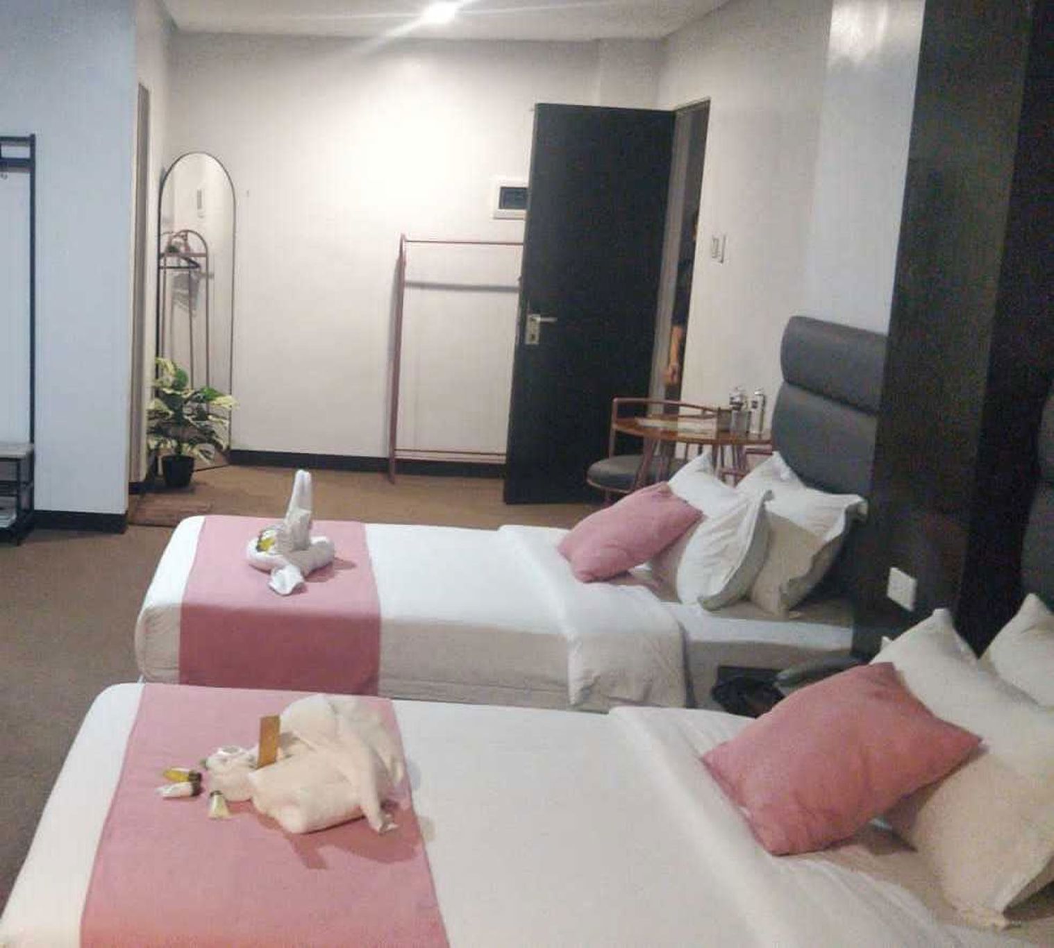 Dancenter Boss Hotel Near Clark International Airport 2*