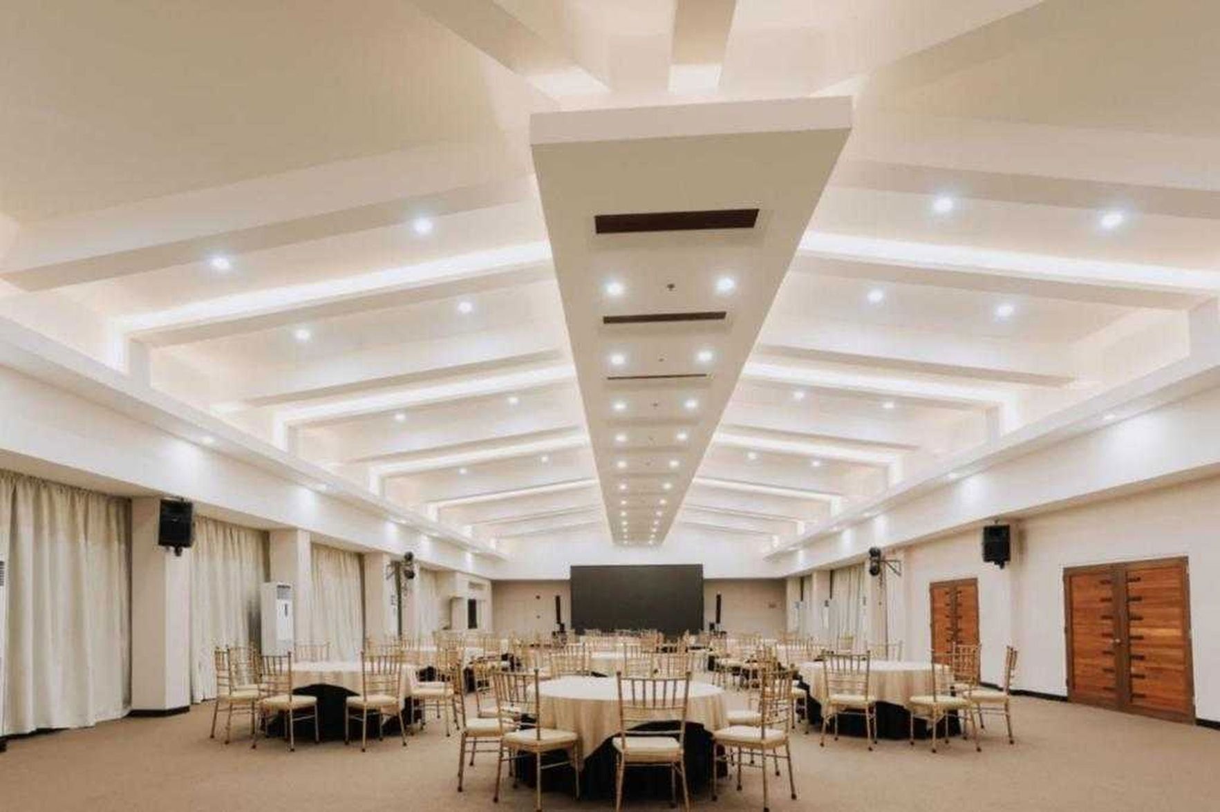 Dancenter Boss Hotel Near Clark International Airport 2*