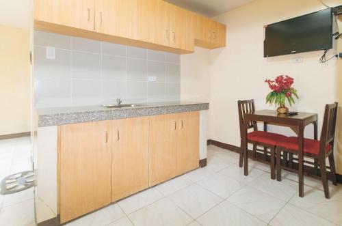 J and T Jamich Suites by RedDoorz 2*