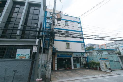 J and T Jamich Suites by RedDoorz 2*