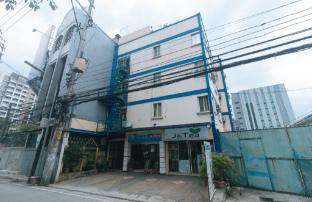 J and T Jamich Suites by RedDoorz 2*