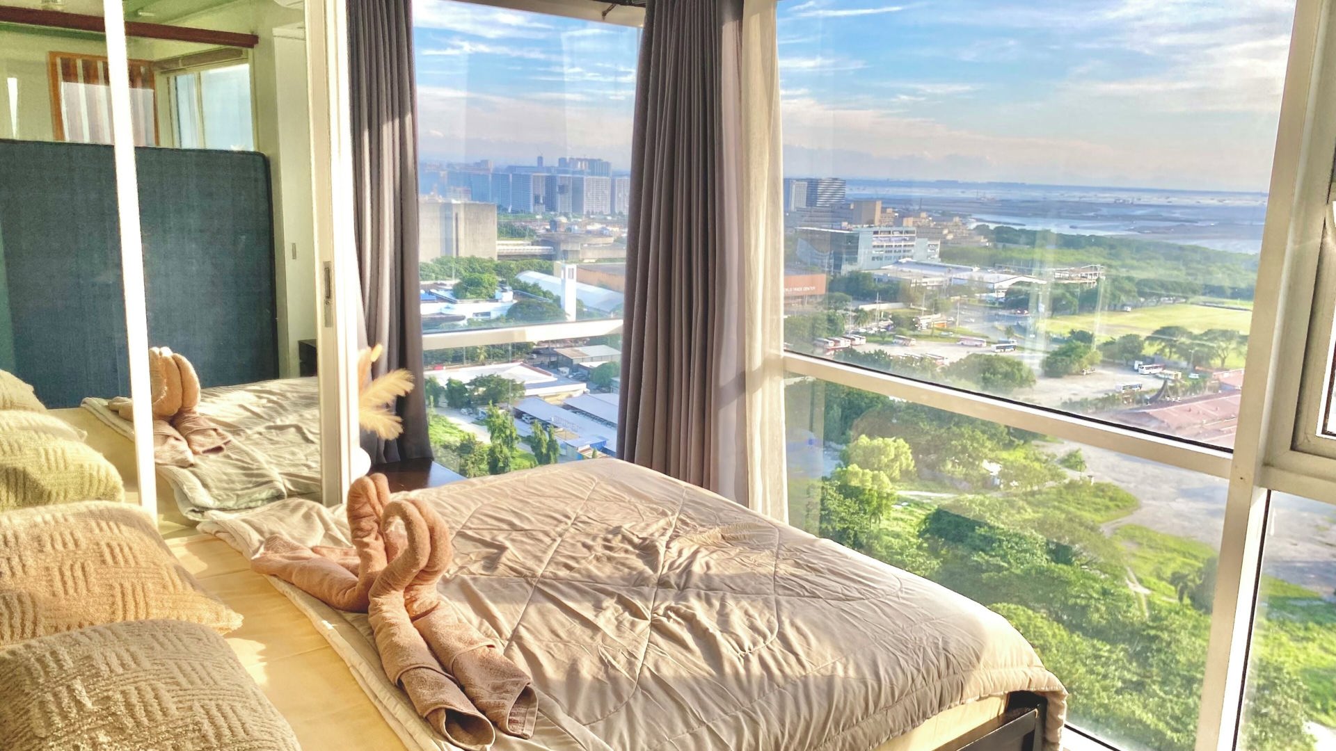 Hotel near Airport Mall of Asia PICC WTC 5*