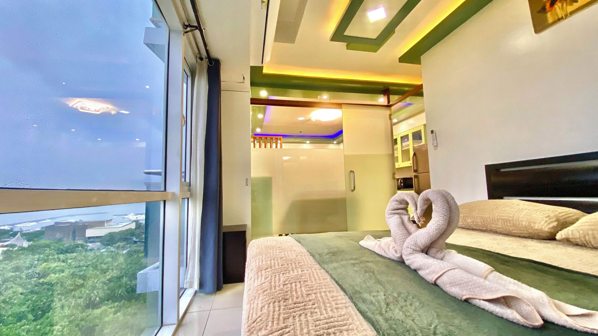Hotel near Airport Mall of Asia PICC WTC 5*
