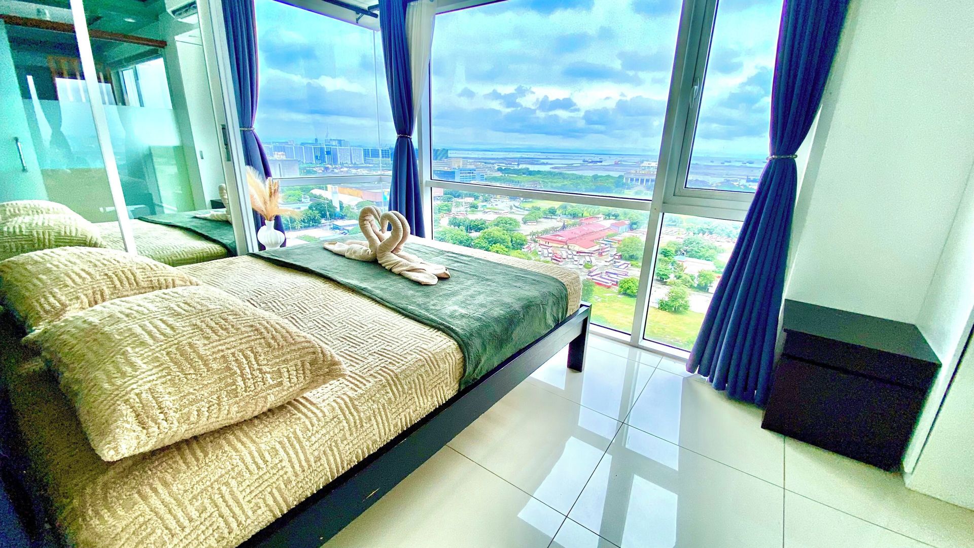 Hotel near Airport Mall of Asia PICC WTC 5*