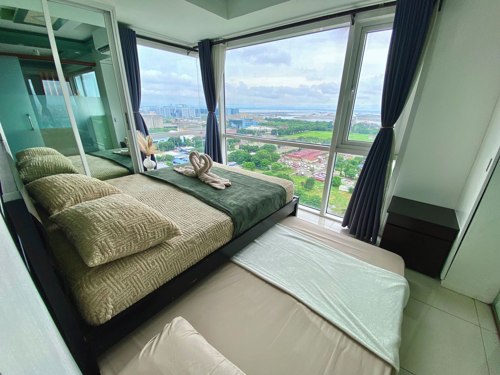 Hotel near Airport Mall of Asia PICC WTC 5*