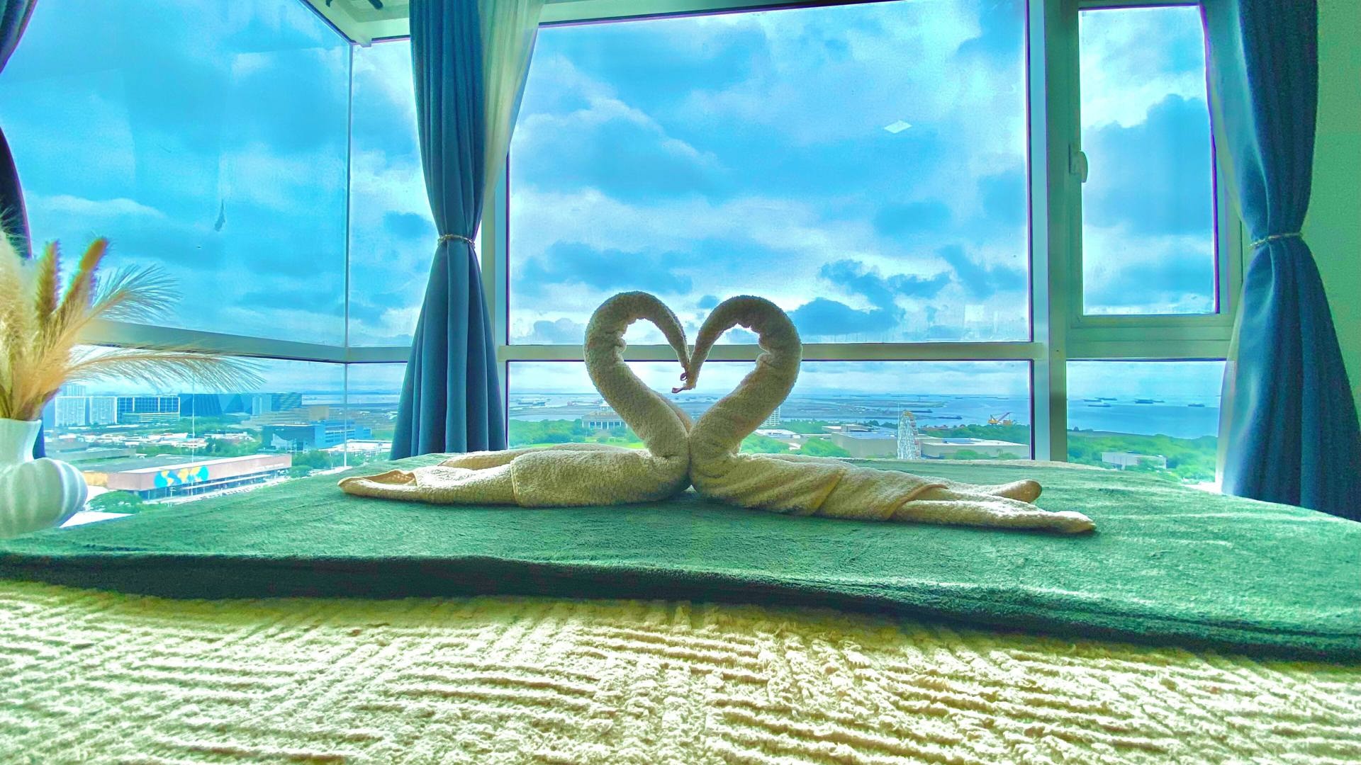 Hotel near Airport Mall of Asia PICC WTC 5*
