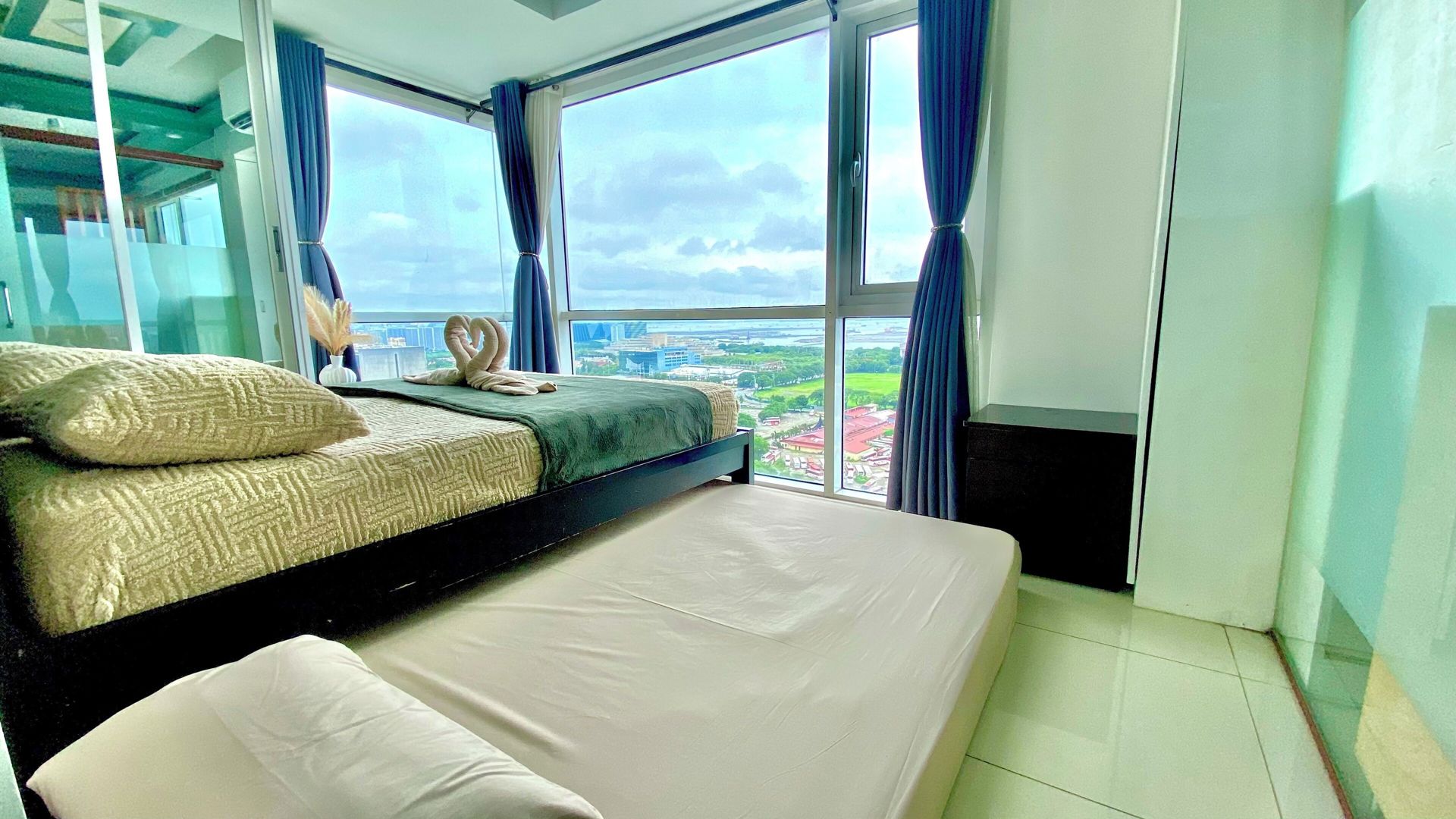 Hotel near Airport Mall of Asia PICC WTC 5*