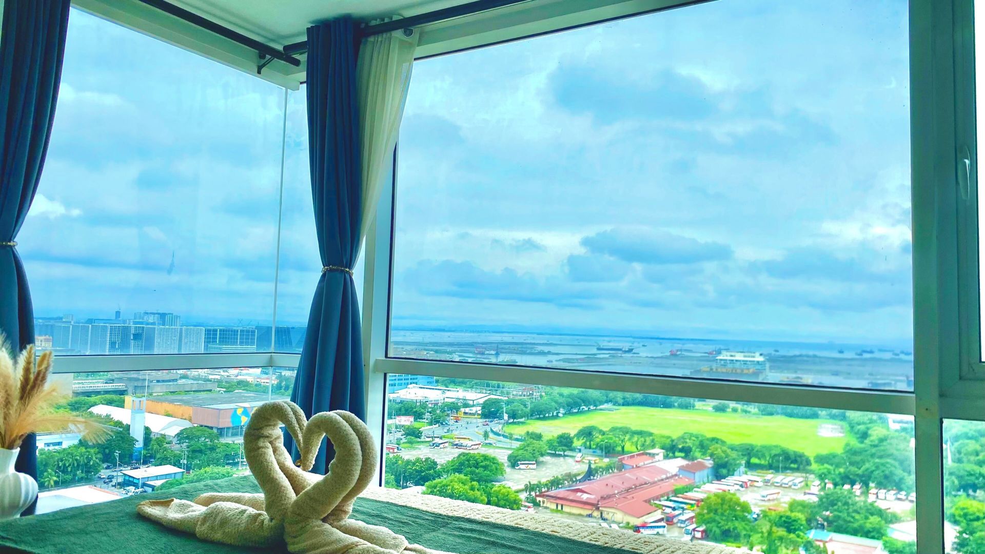 Hotel near Airport Mall of Asia PICC WTC 5*