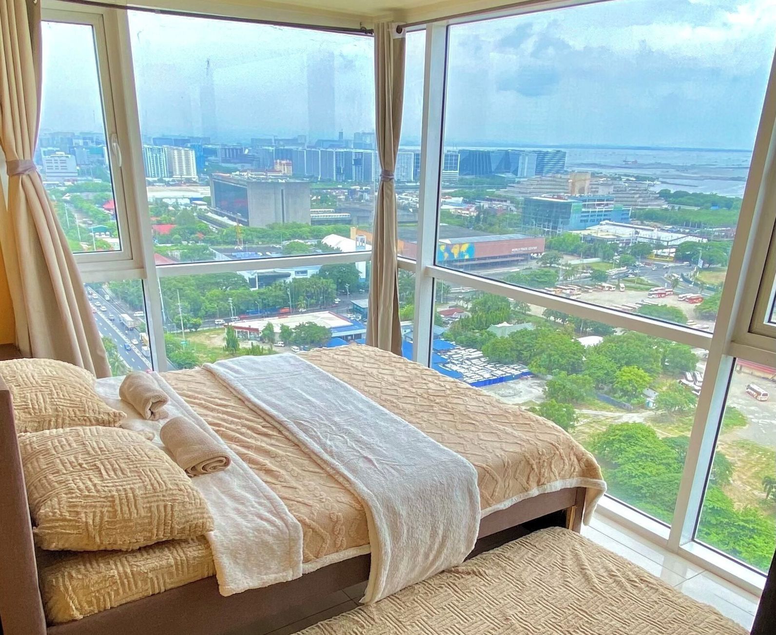 SMDC Breeze Residences Pasay 5*