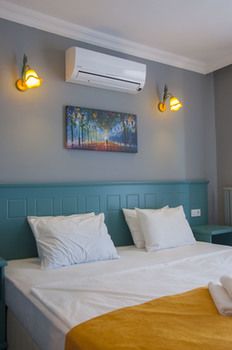 Room Room Motel 2*